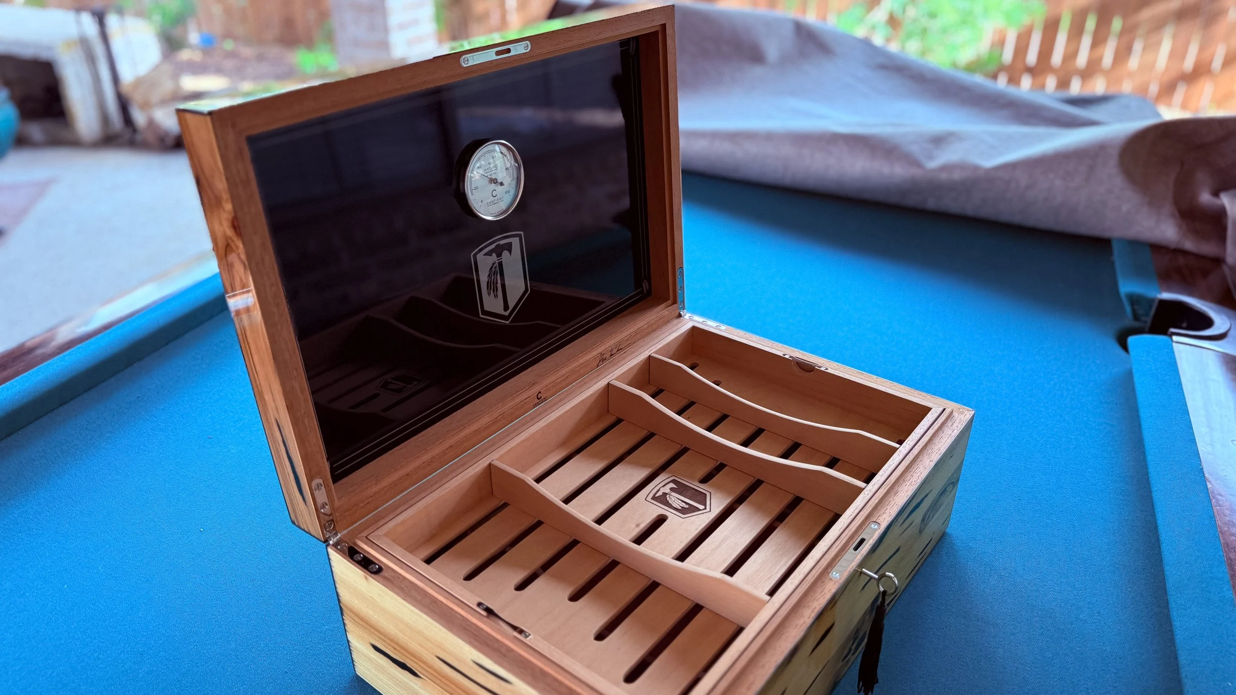 centient-luxury-pecky-cypress-humidor-open-interior-top.jpg