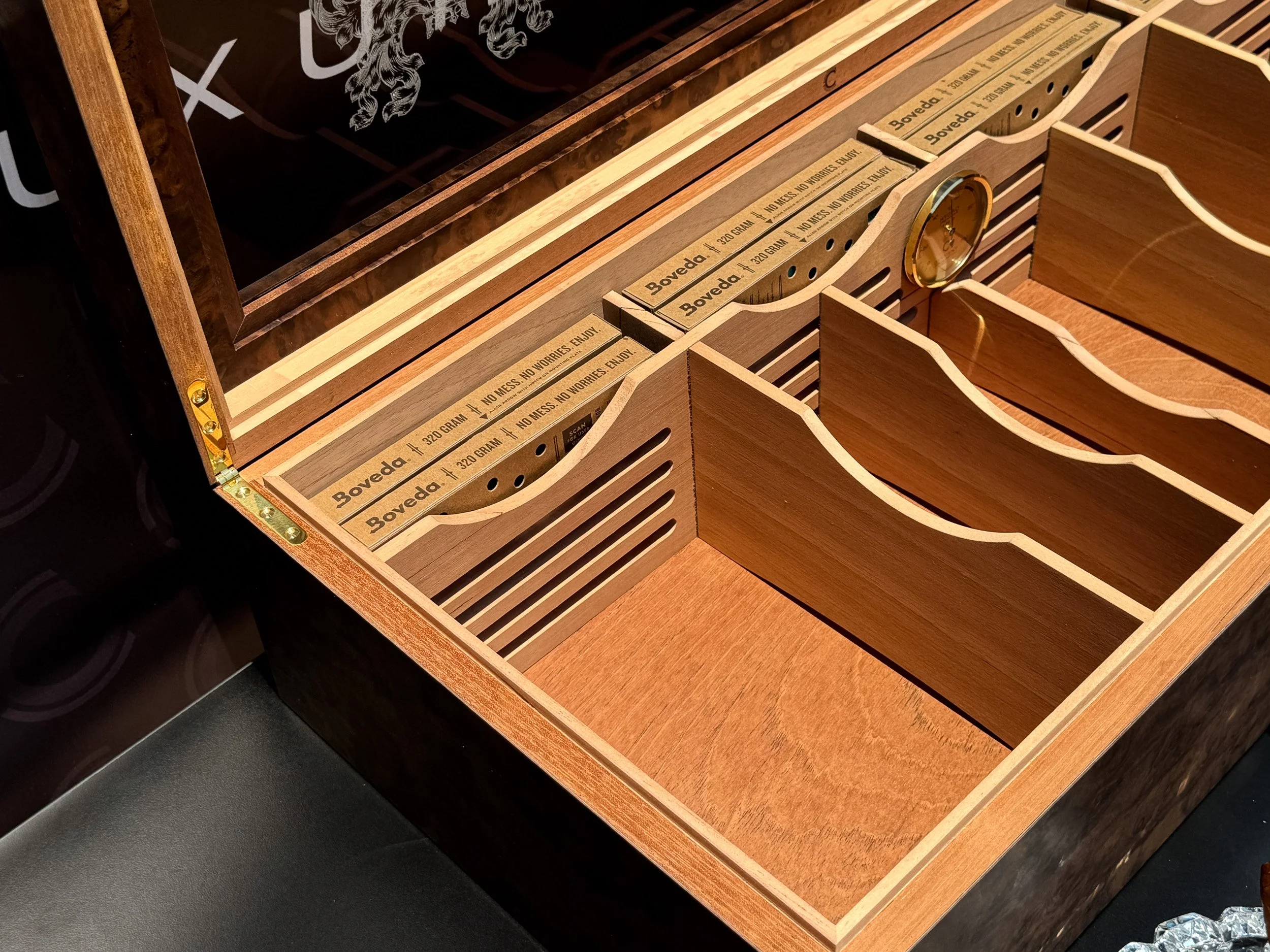 centient-luxury-walnut-burl-museum-glass-humidor-interior-dividers-detail.jpg