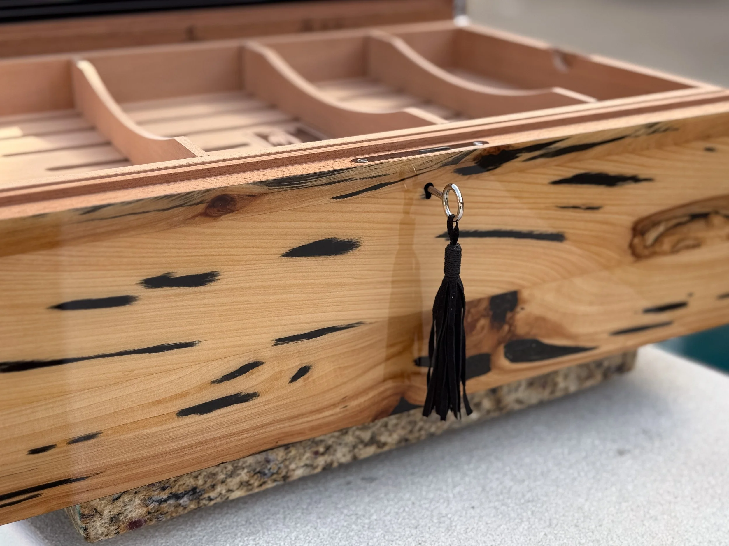 centient-luxury-pecky-cypress-humidor-key-front.jpg