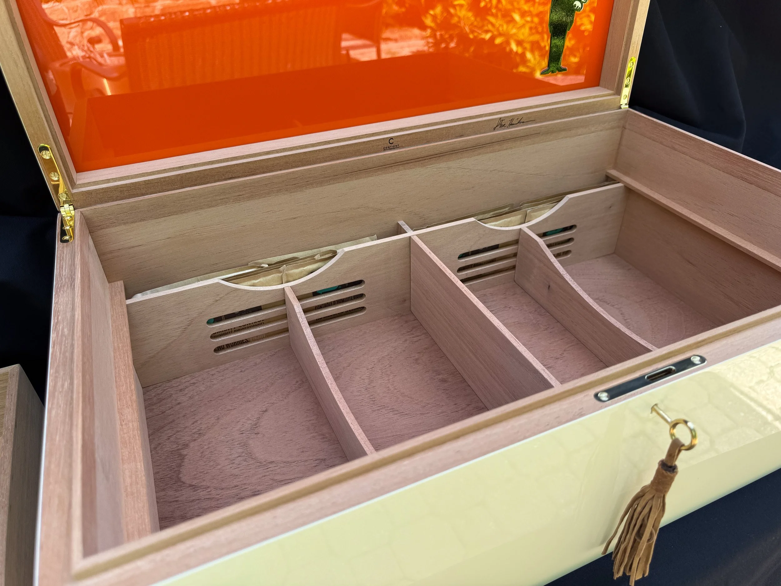 centient-luxury-avocado-green-orange-humidor-open-boxlock-key-tassel.jpg