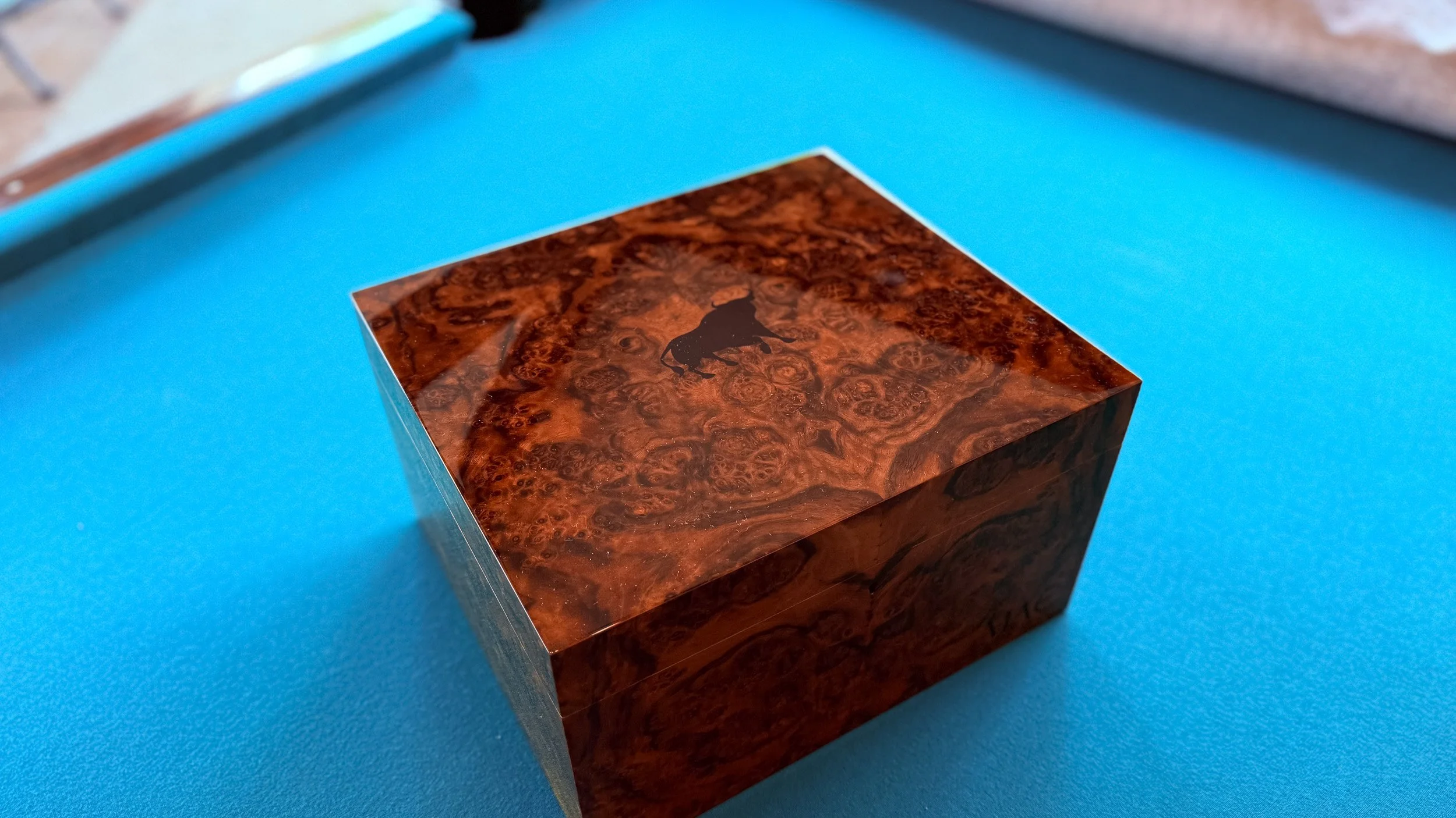 centient-luxury-walnut-burl-humidor-top-view.jpg