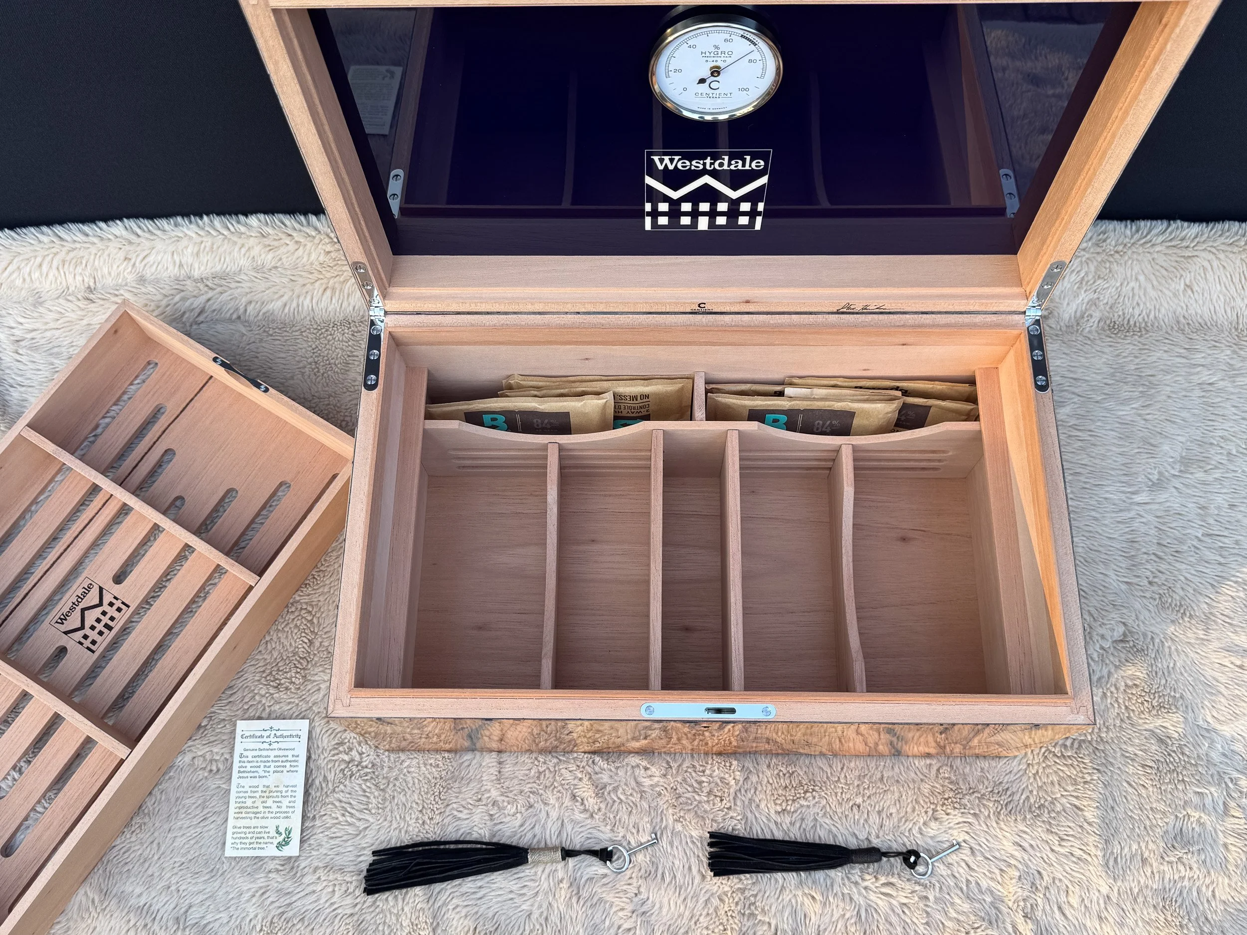centient-luxury-bethlehem-olivewood-humidor-top-view-dividers-boveda-carrier.jpg