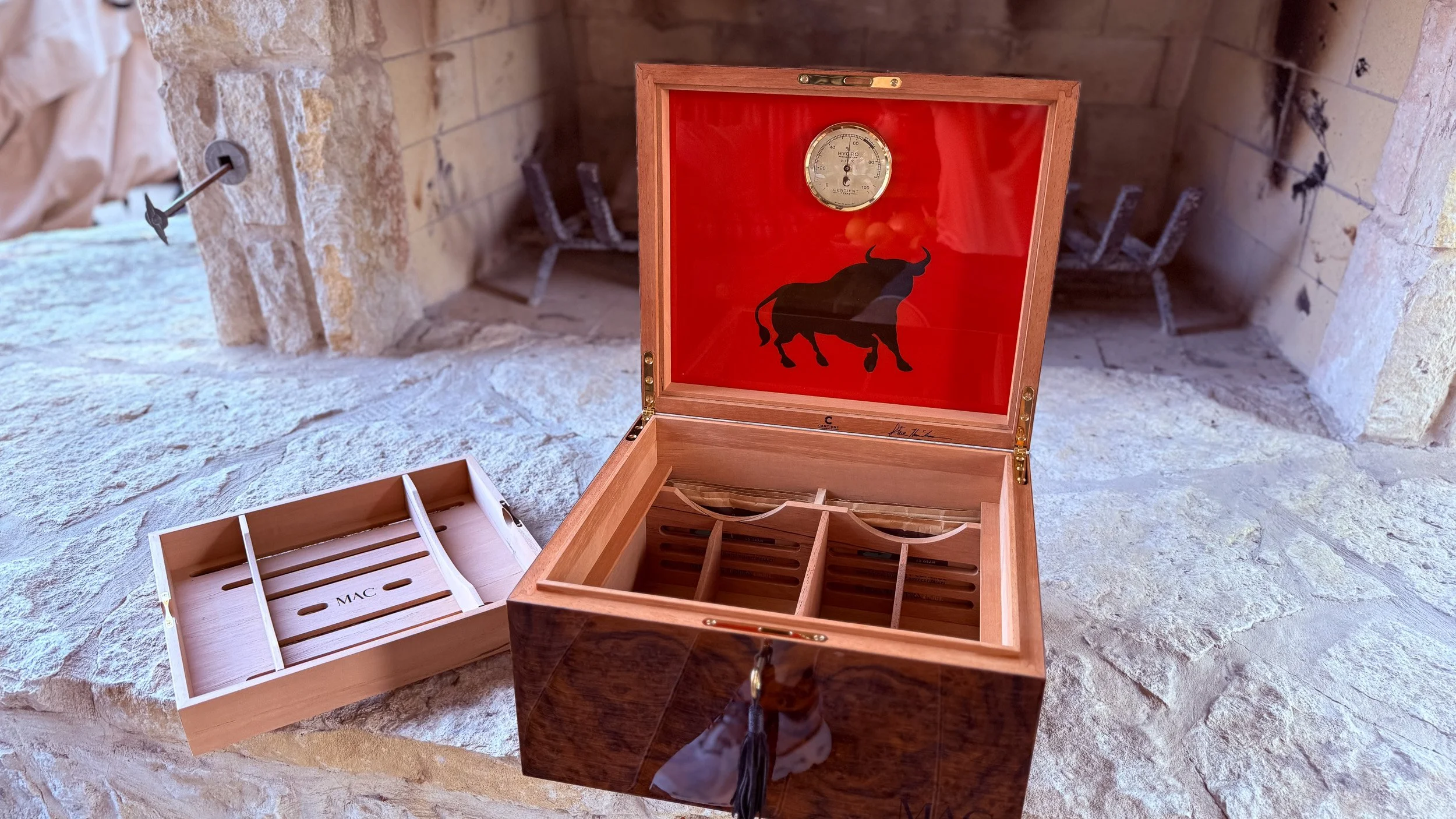 centient-luxury-walnut-burl-humidor-open-tray-front.jpg