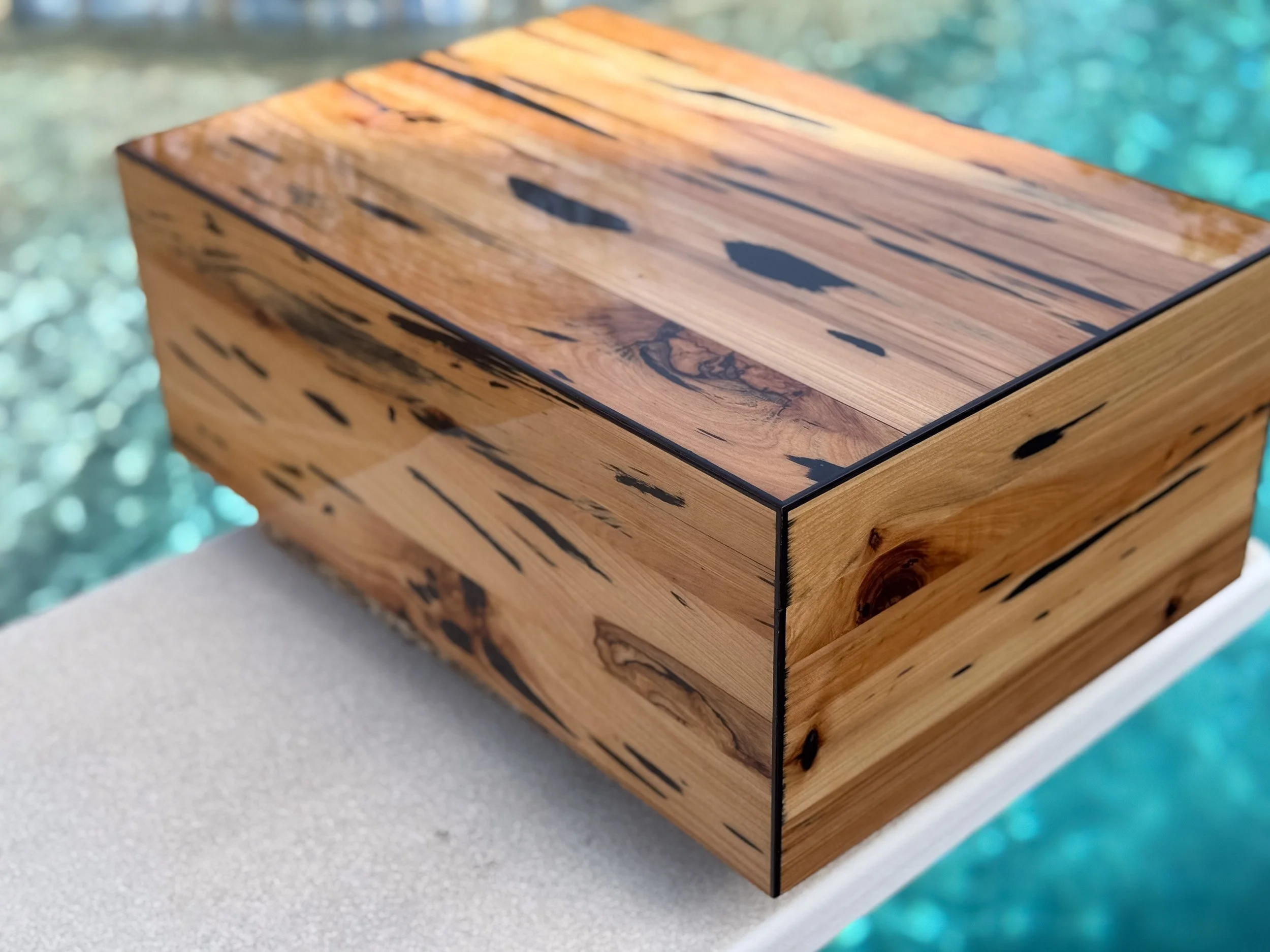 centient-luxury-pecky-cypress-humidor-angled.jpg