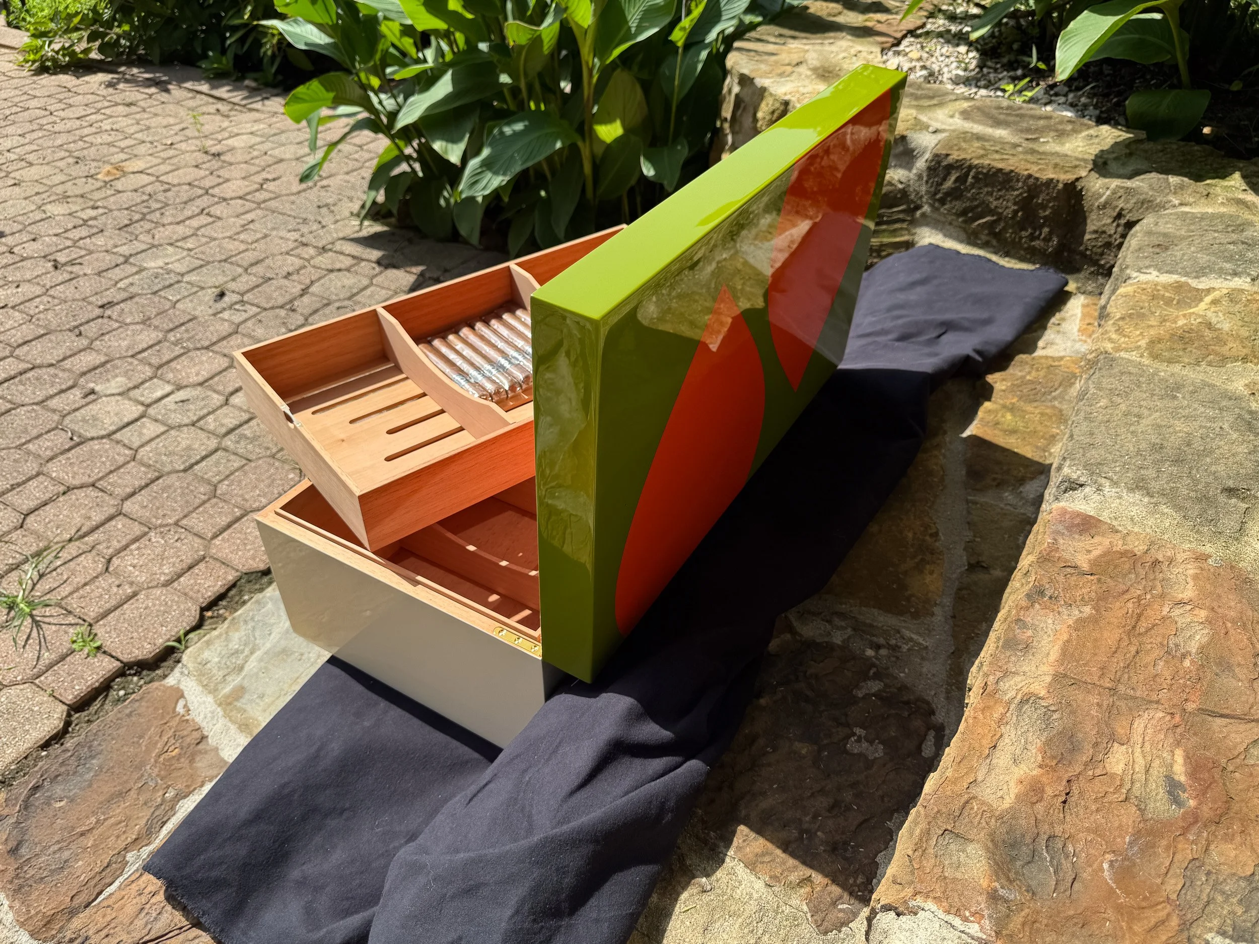 centient-luxury-avocado-green-orange-humidor-open-side-outdoor.jpg