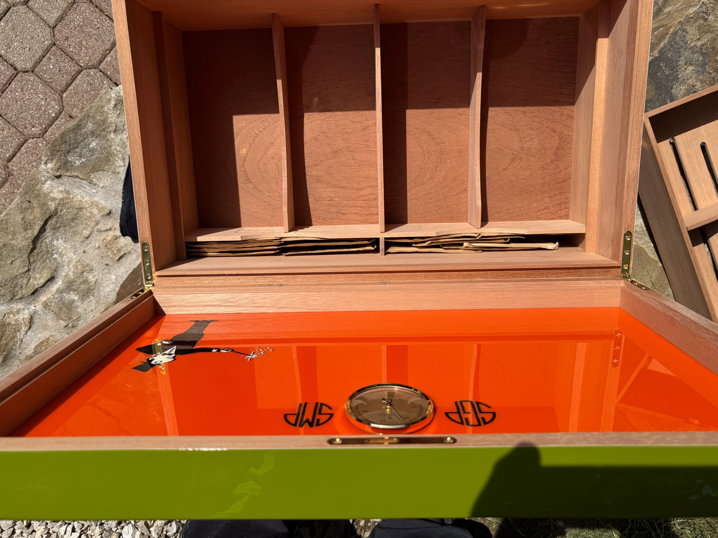 centient-luxury-avocado-green-orange-humidor-open-side-outdoor-overhead.jpg