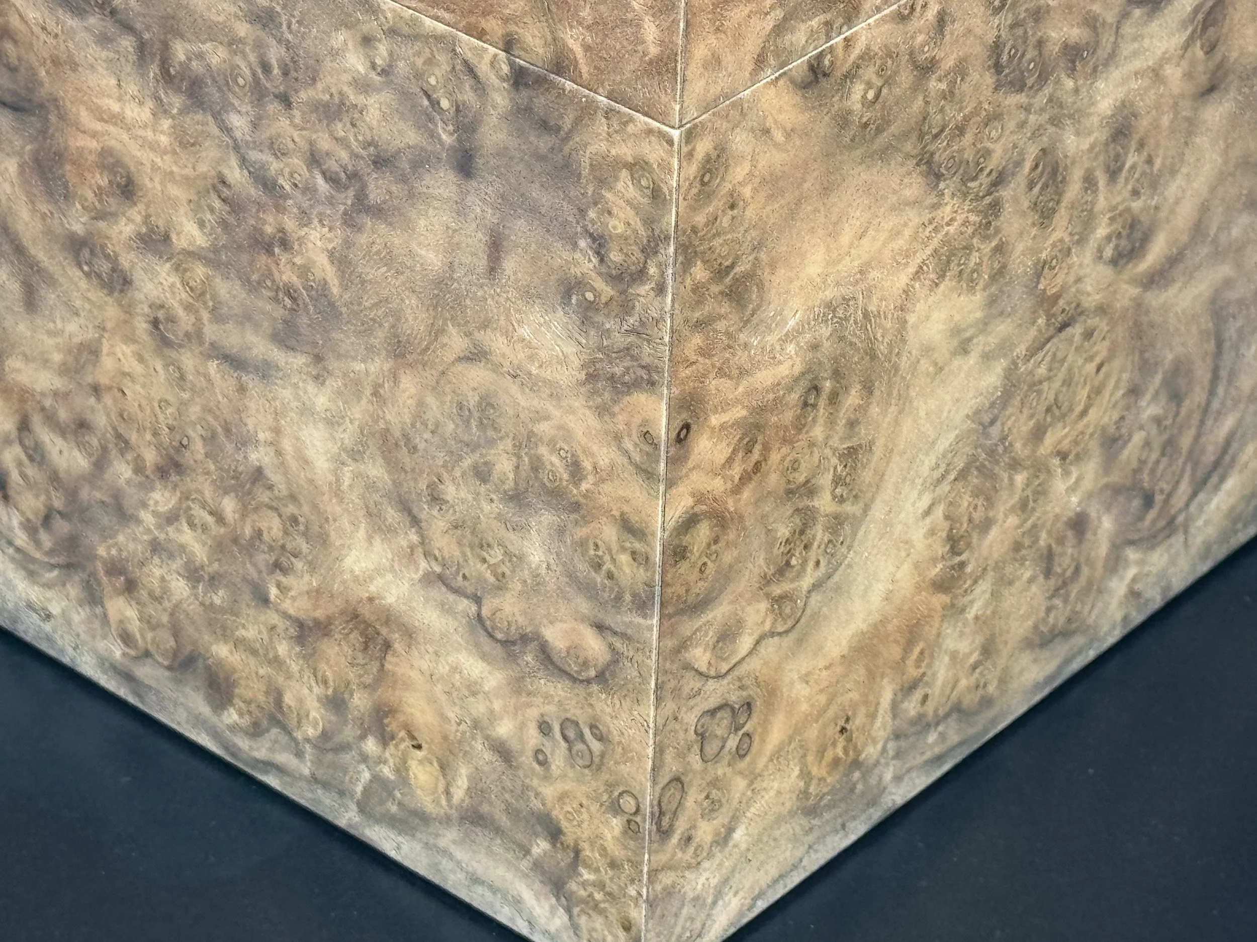 centient-luxury-walnut-burl-humidor-right-bottom-bookmatch.jpg