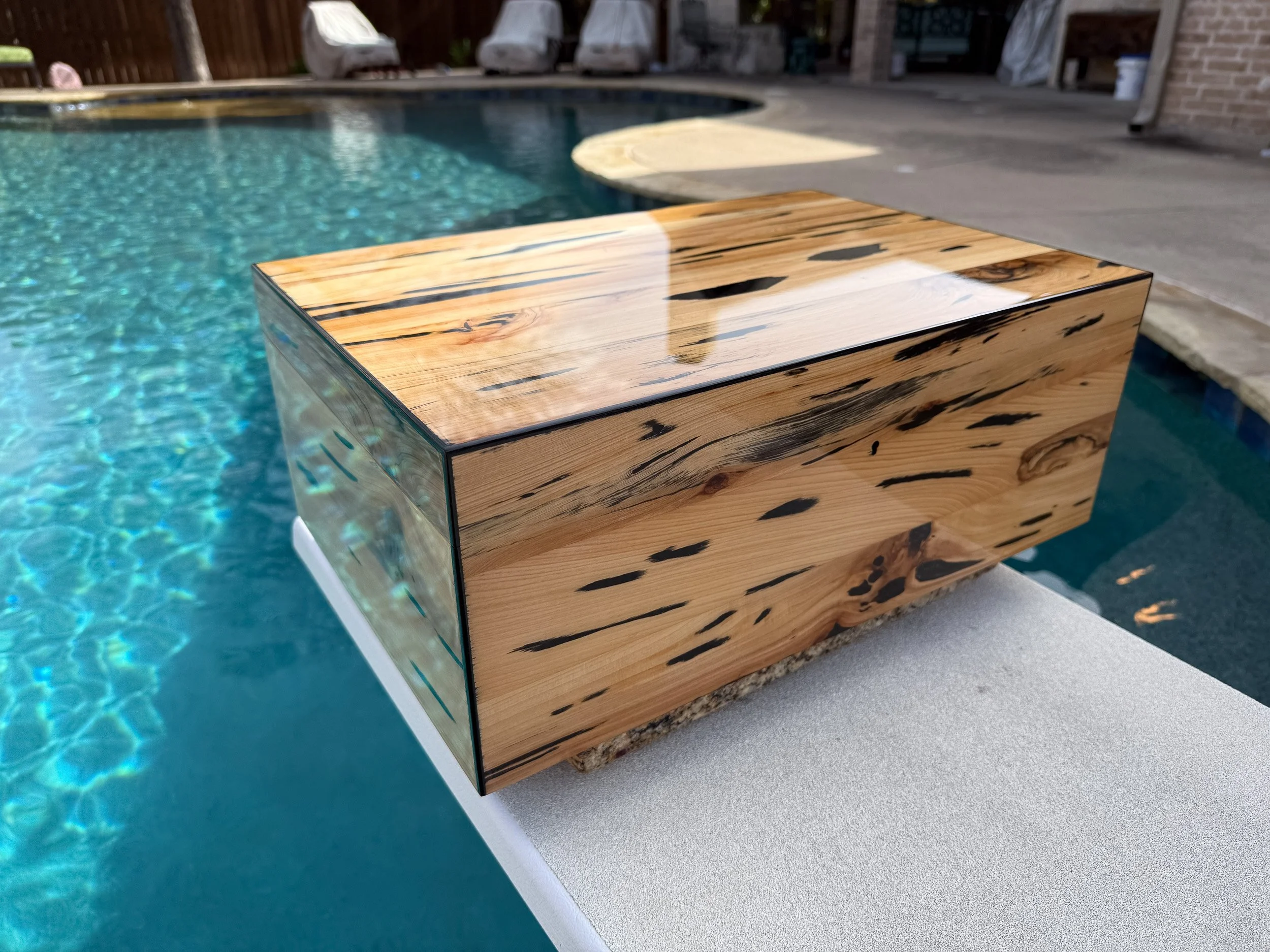 centient-luxury-pecky-cypress-humidor-angled-left.jpg