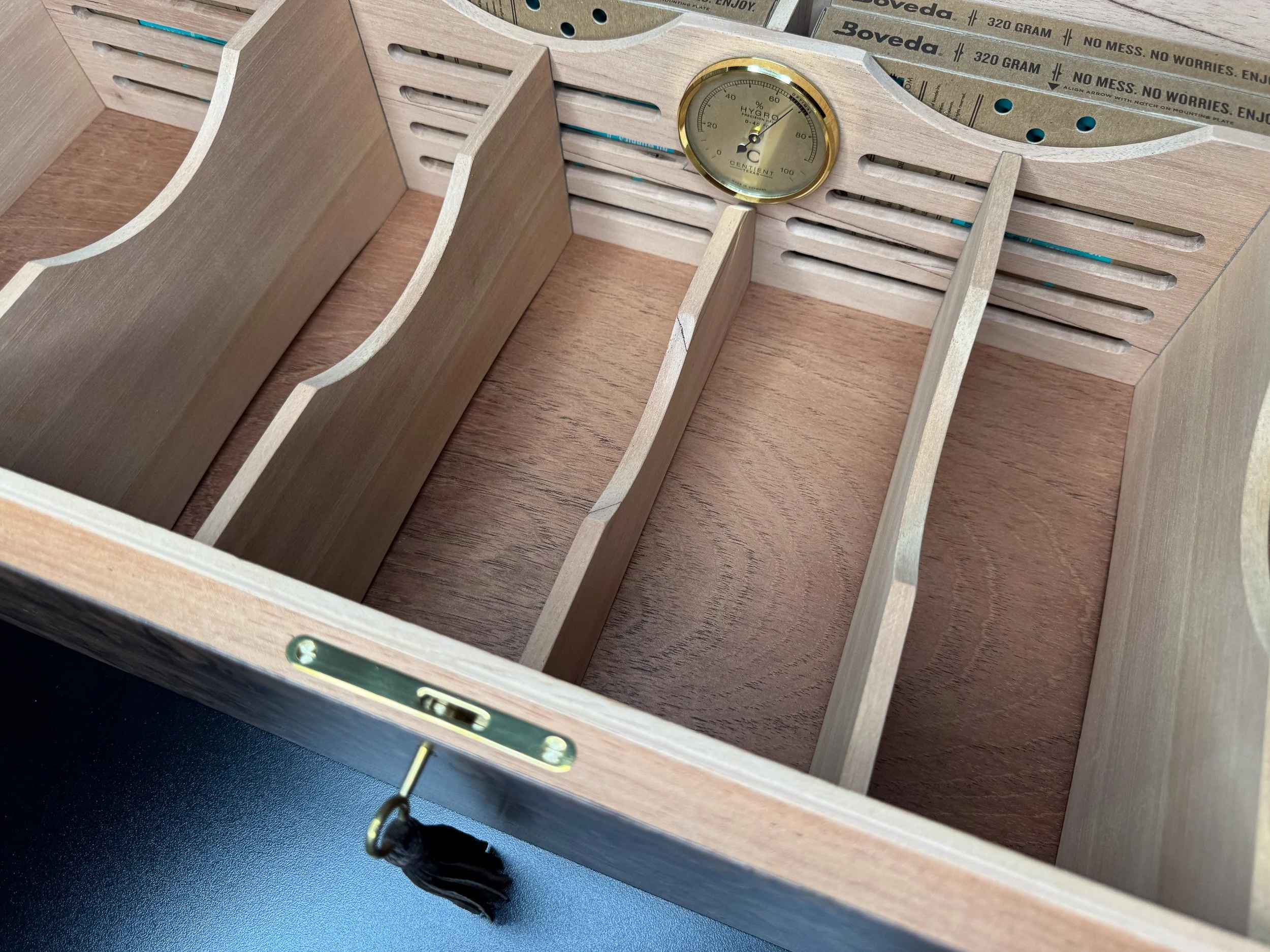 centient-luxury-walnut-burl-museum-glass-humidor-interior-hygrometer-boveda-top-view.jpg