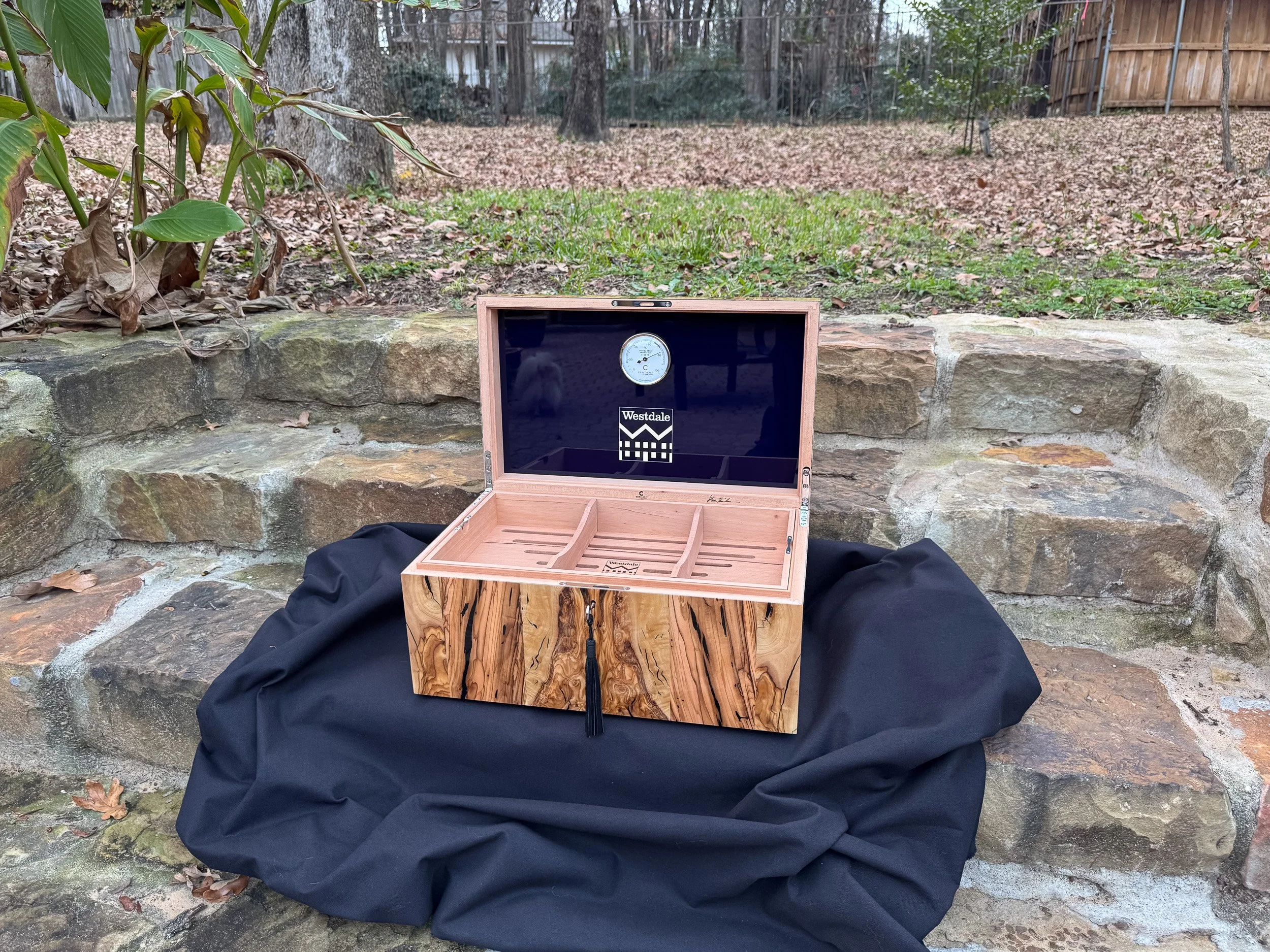 centient-luxury-bethlehem-olivewood-humidor-interior-tray-display.jpg