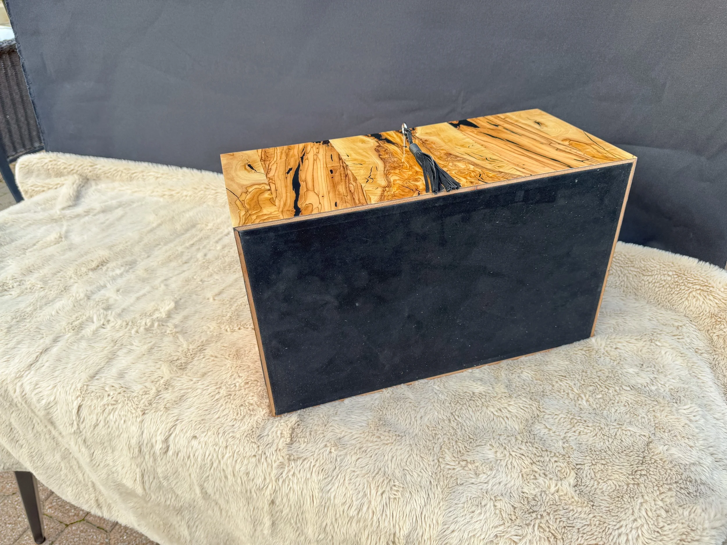 centient-luxury-bethlehem-olivewood-humidor-goat-suede-base-view.jpg