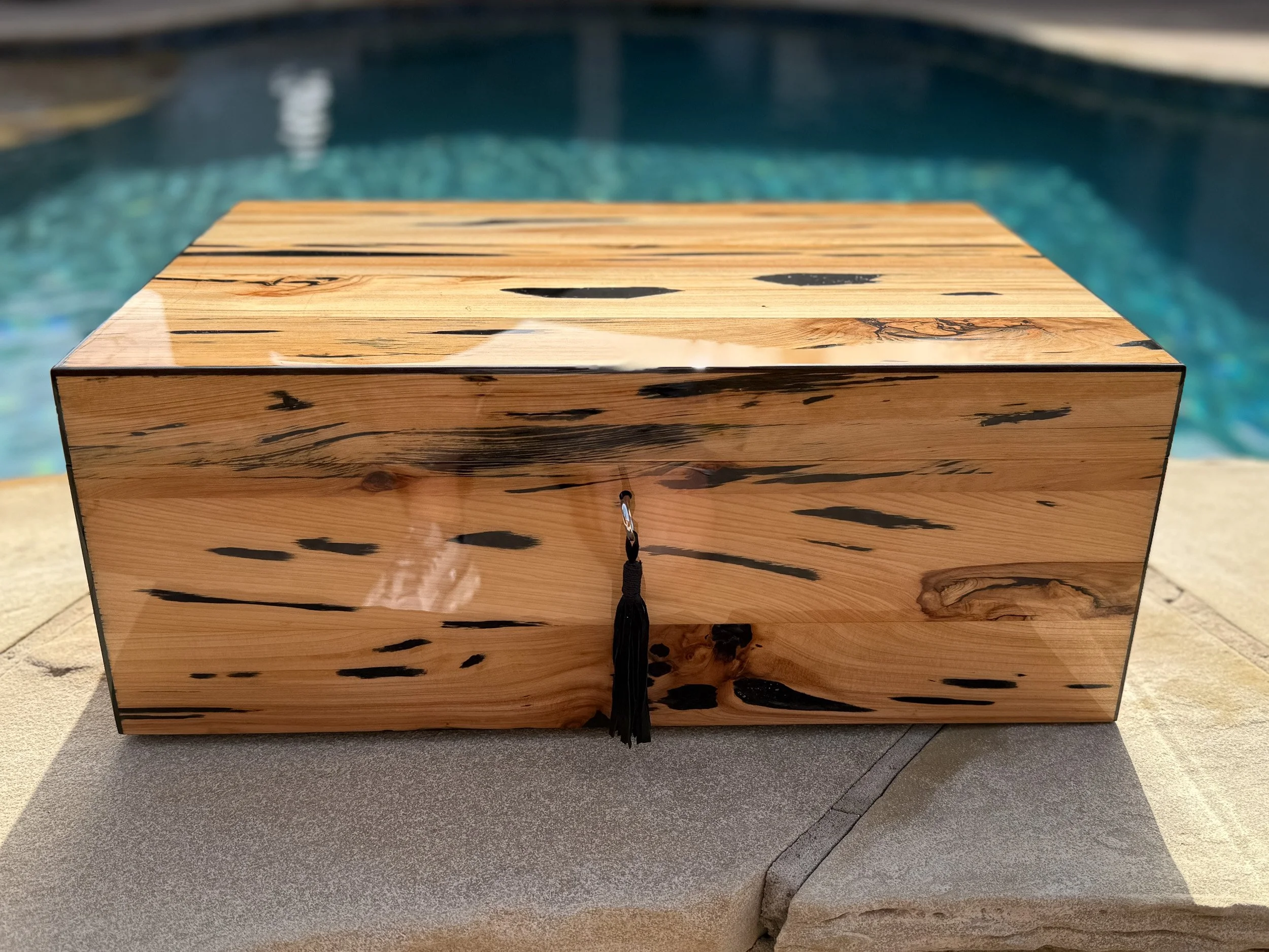 centient-luxury-pecky-cypress-humidor-poolside-front.jpg