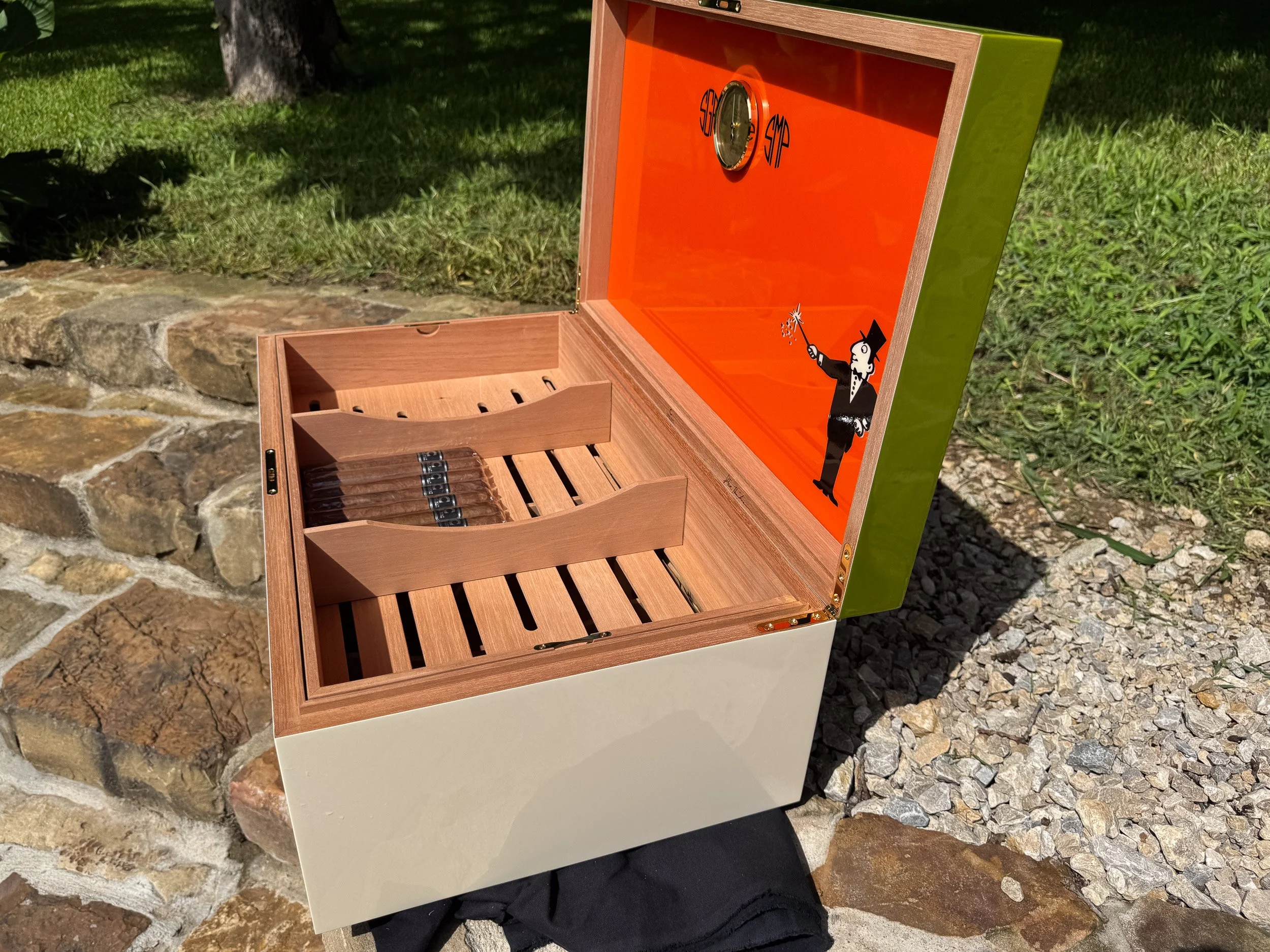 centient-luxury-avocado-green-orange-humidor-open-side-outdoor-side.jpg