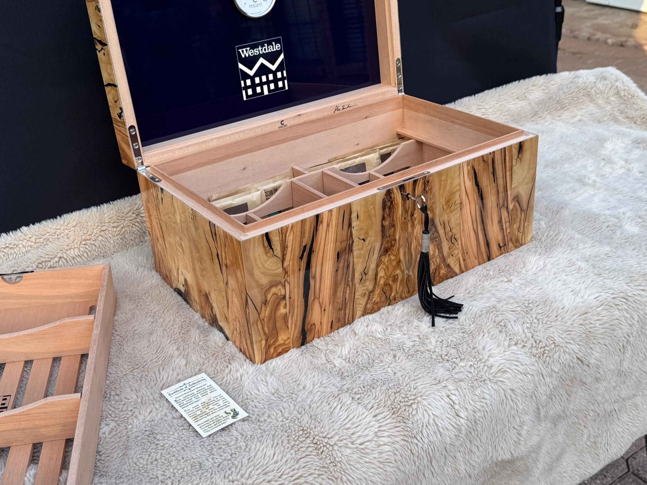 centient-luxury-bethlehem-olivewood-humidor-tray-removed-authenticity.jpg