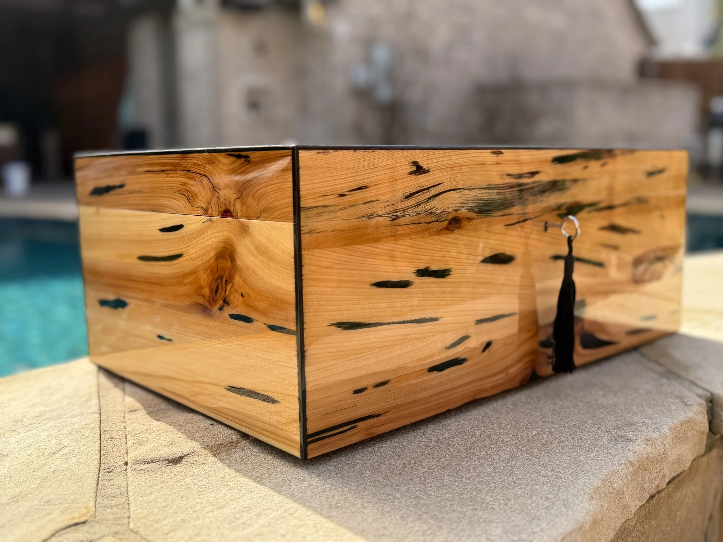 centient-luxury-pecky-cypress-humidor-open-angled-tray.jpg