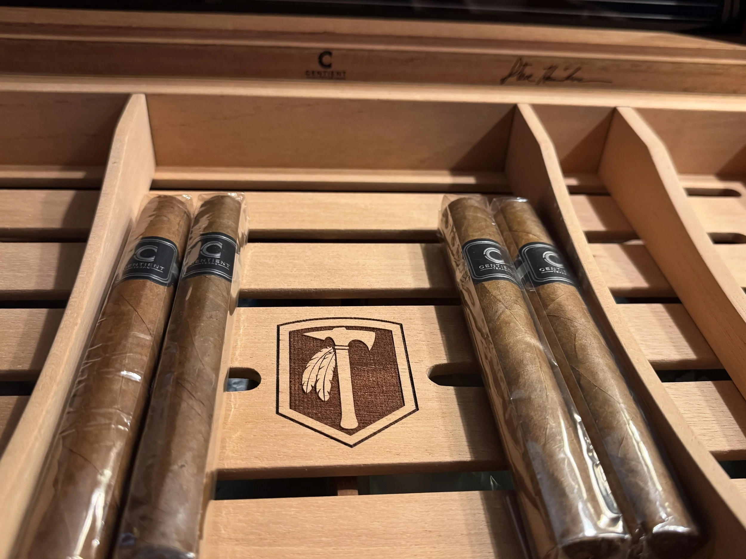 centient-luxury-pecky-cypress-humidor-open-interior-cigars.jpg