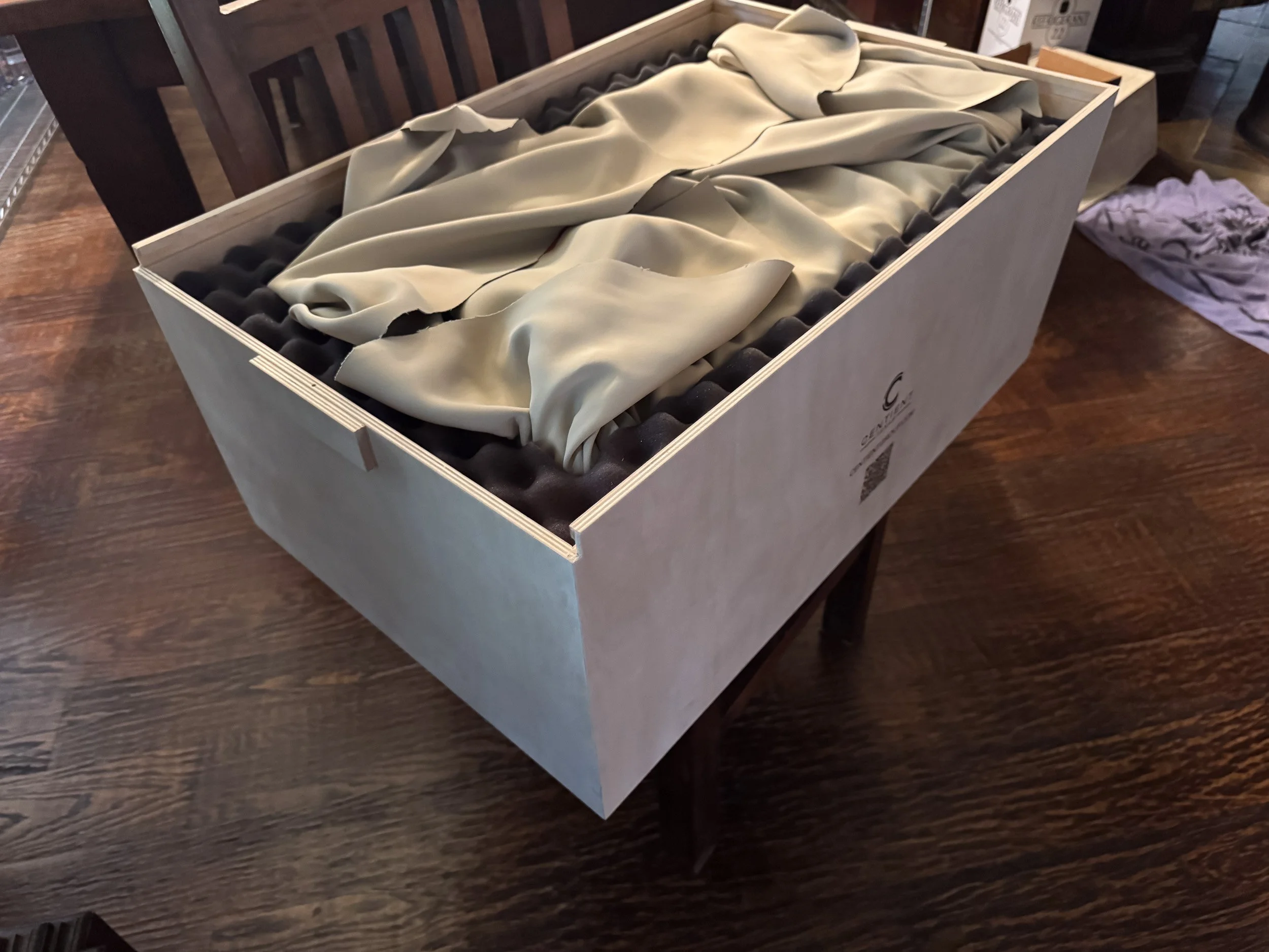 centient-luxury-avocado-green-orange-humidor-shipping-crate-protection.jpg