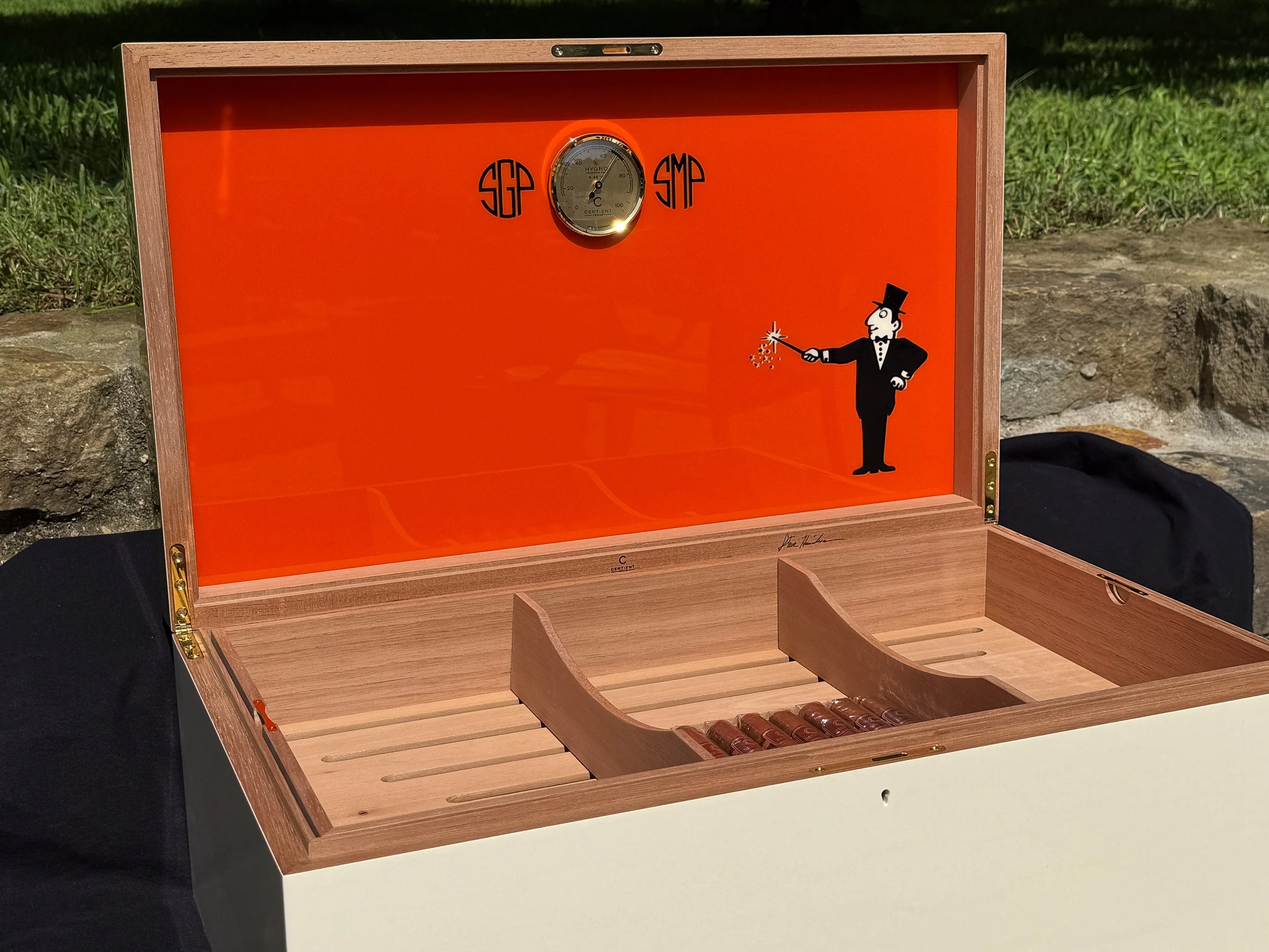 centient-luxury-avocado-green-orange-humidor-open-lid-orange-interior-cigar-tray.jpg