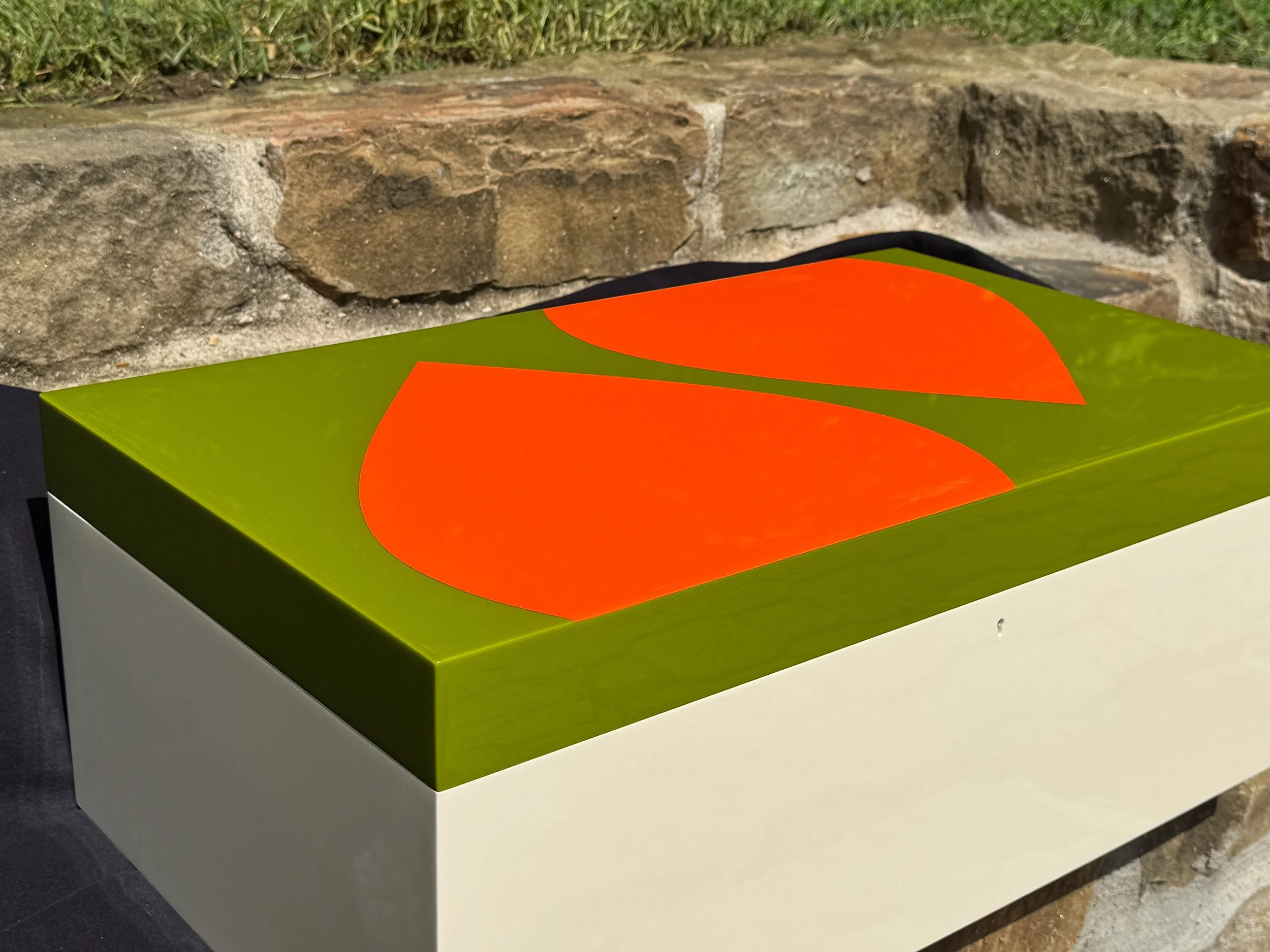 centient-luxury-avocado-green-orange-humidor-lid-closeup.jpg