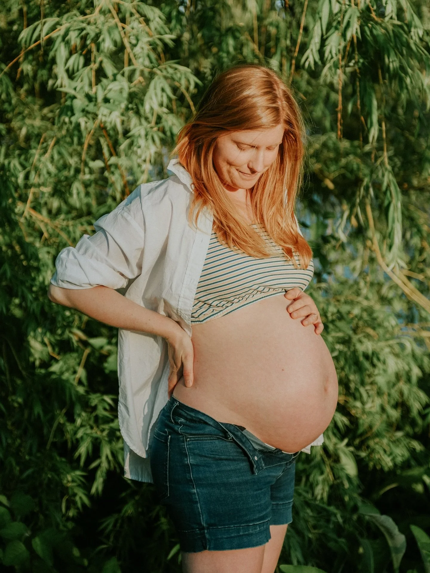 Throwback to this beautiful couples maternity session this summer 🍃✨