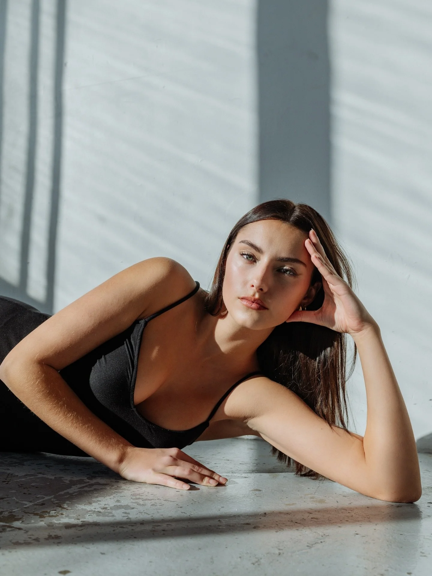 In love with the winter sunlight at @studio.shems 🌞

Model: @maika.veilleux7 
Agency: @dulcedomodels 
HMUA: @blondeacroquer 
Photographer: @hannahcoveyphoto 
Lighting Assist: @mucho.gustavo 

#montrealphotographer #mtlphotographer #mtlmodel #mtlmua
