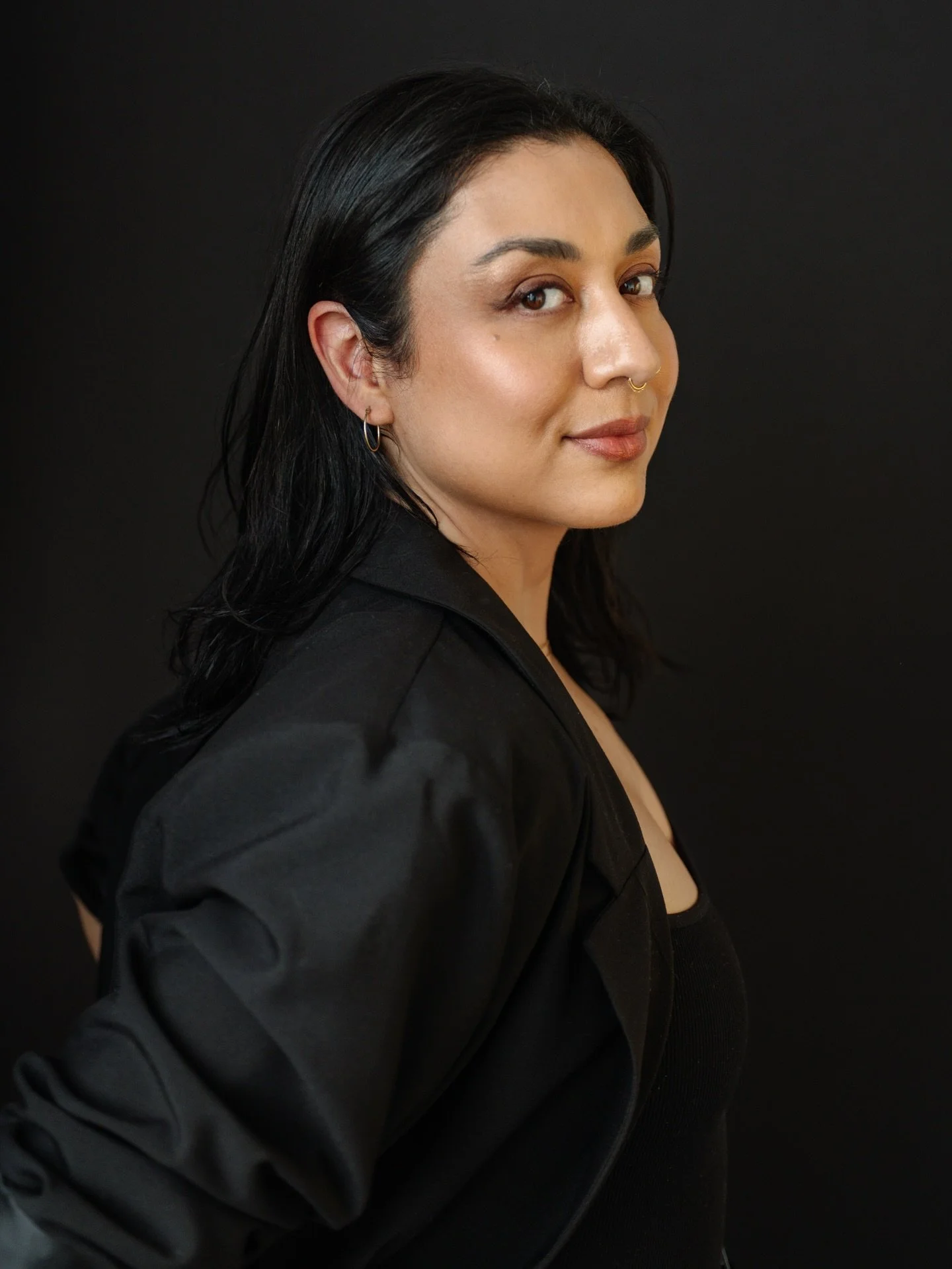 I absolutely loved this studio portrait session. Hair &amp; makeup by @blondeacroquer ❤️&zwj;🔥

#montrealphotographer #mtlphotographer #montrealmua #mtlmua