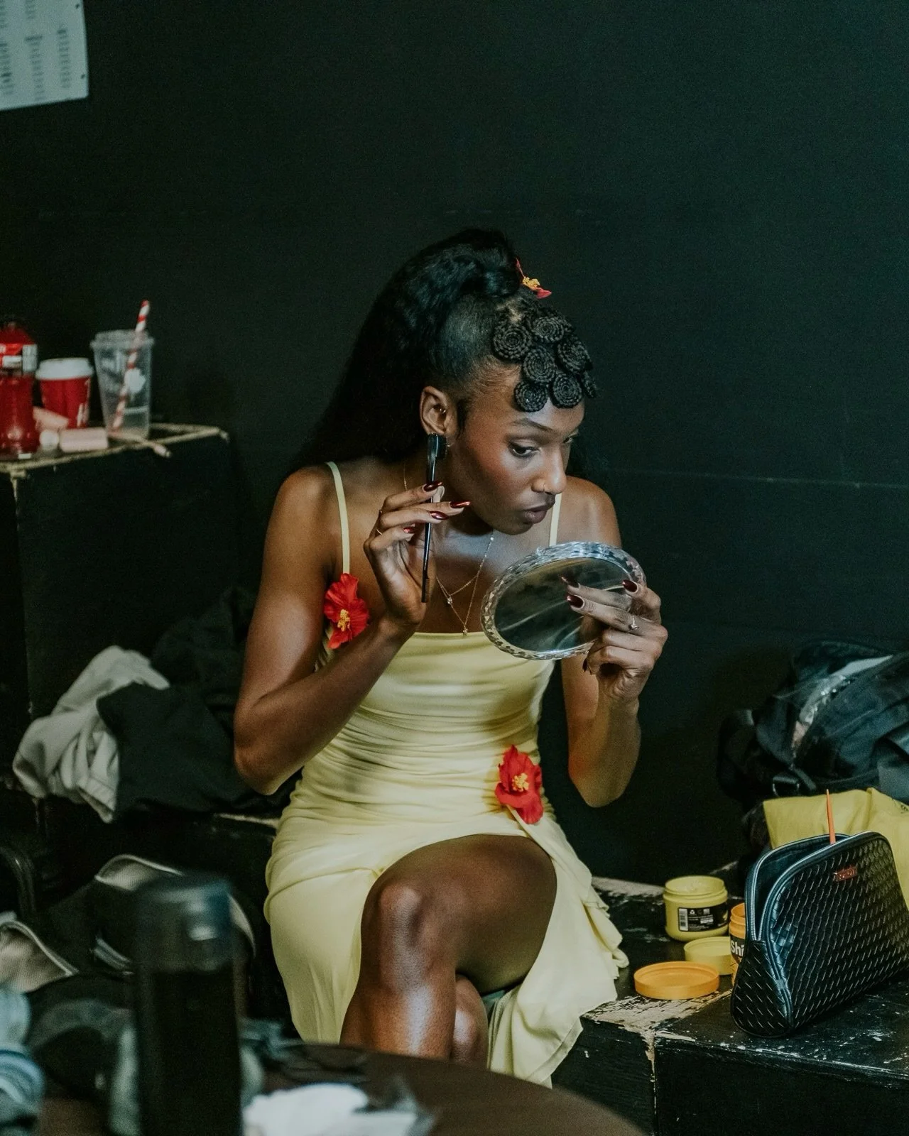 Backstage moments at Osmose by @mckonpa_teacher ✨

#montrealphotographer #mtlphotographer #mtldancers #montrealdance #montrealartist