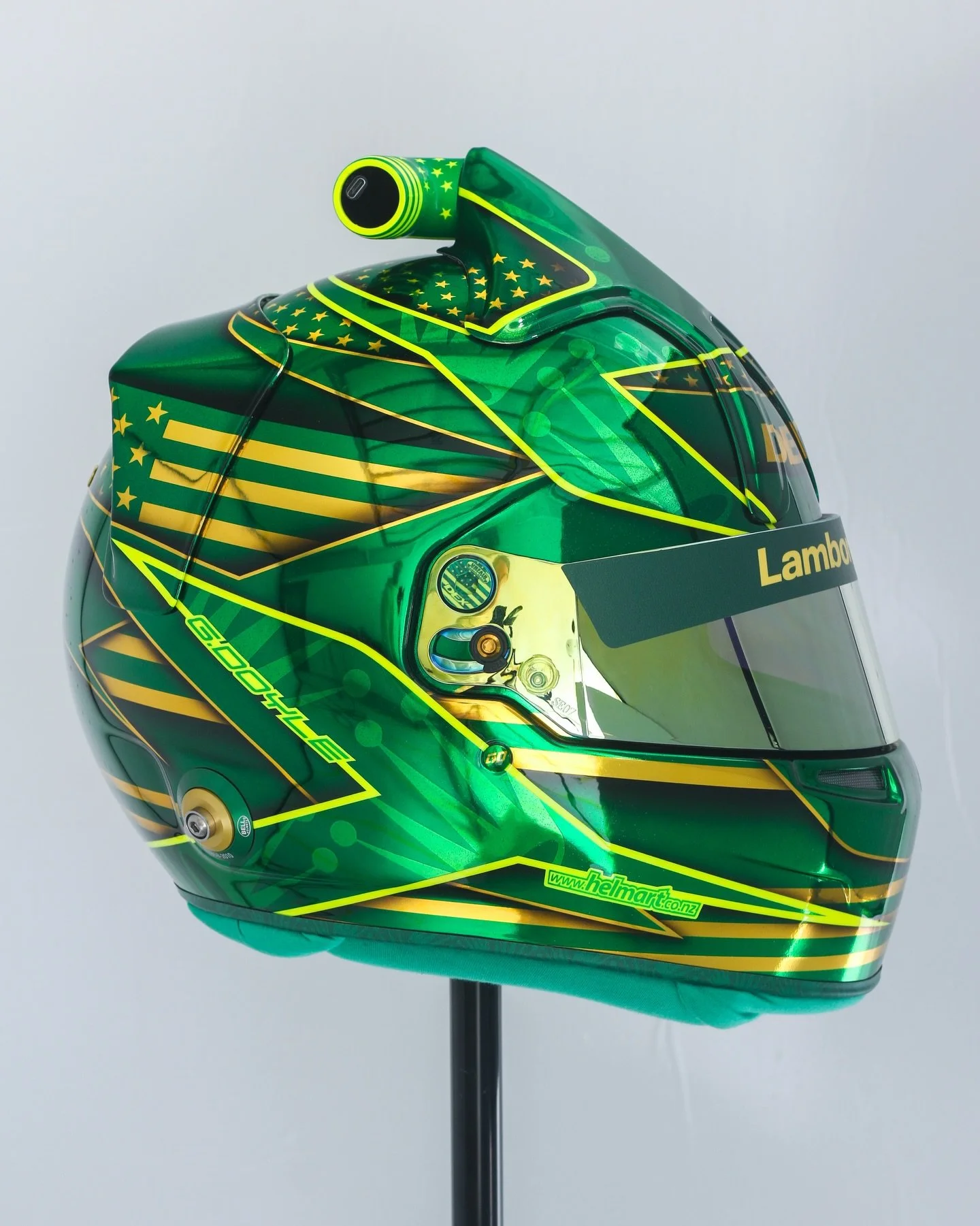 Let&rsquo;s take a look at some photos of @graham_doyle14&rsquo;s Rolex Daytona helmet for 2026 as he jumps aboard his Lamborghini GT3.

Ultimate Rolex theme of green and gold chrome with some hidden Rolex crown logos in the green, green metal flake,
