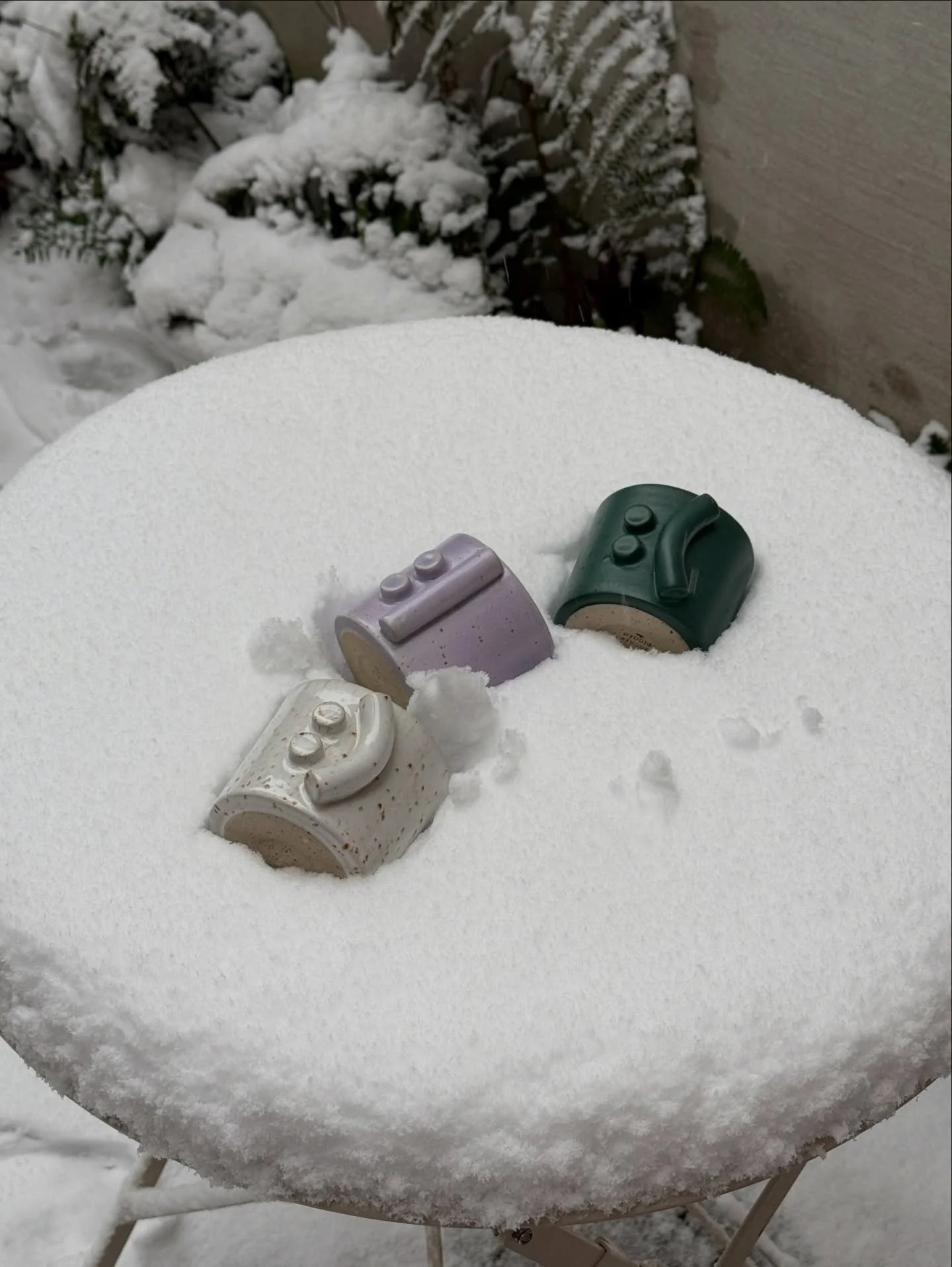 Mood Mugs ☹️😐🙂 Mijn mood is alvast dik oke nu ik binnen zit en niet naar buiten moet 

#ceramics #keramiek #moodmugs