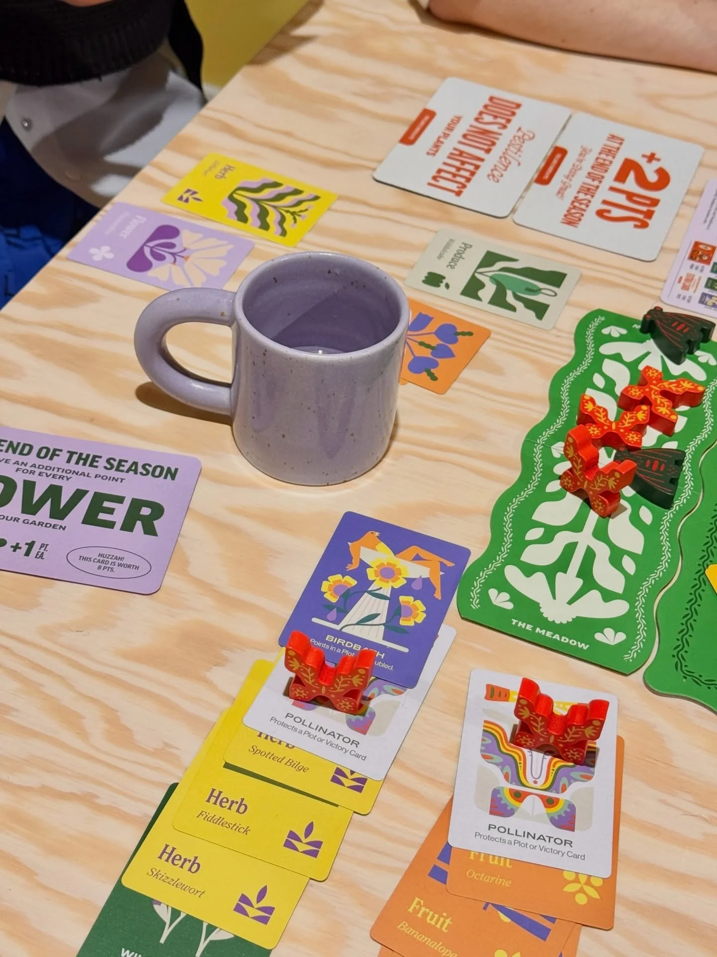 Januari was druk 🥵 Maar merci aan jullie allemaal of anders had ik geen werk 🤪

Hier is een foto dump van de voorbije maand
1. ontspanning en thee sippen uit Stubbs mokken
2. ❄️
3. @club.lou atelierhond
4. vaasje voor de Sip &amp; Glaze
5. atelier 