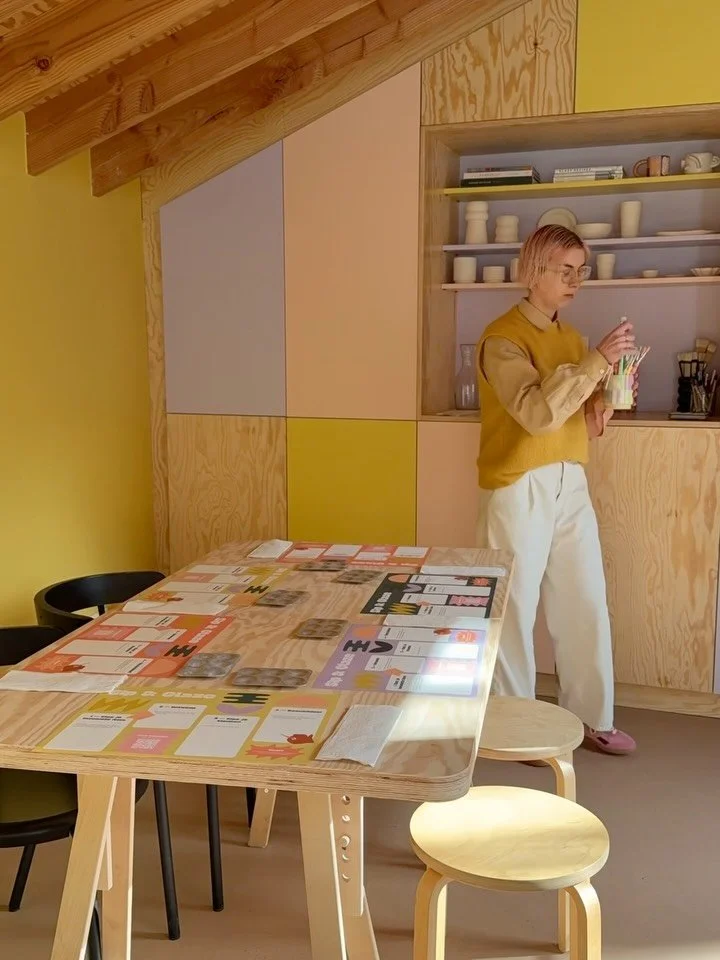 Highlights van de maand februari, met als hoogtepunt, die nieuwe kast van @hannemans 💛💜

#studiostubbs #ceramicstudio