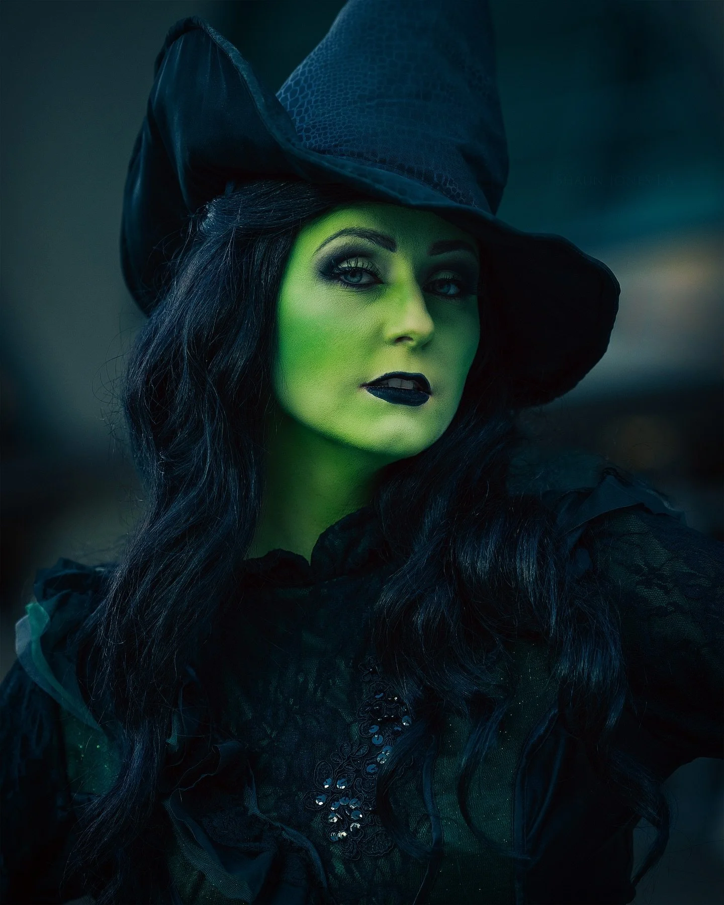 &ldquo;Everyone deserves the chance to fly.&rdquo;
Cosplay: @thedrpepperprincess 
Photography: @shaunjonesla 
Event: @wondercon 
#WonderCon #Elphaba #Wicked