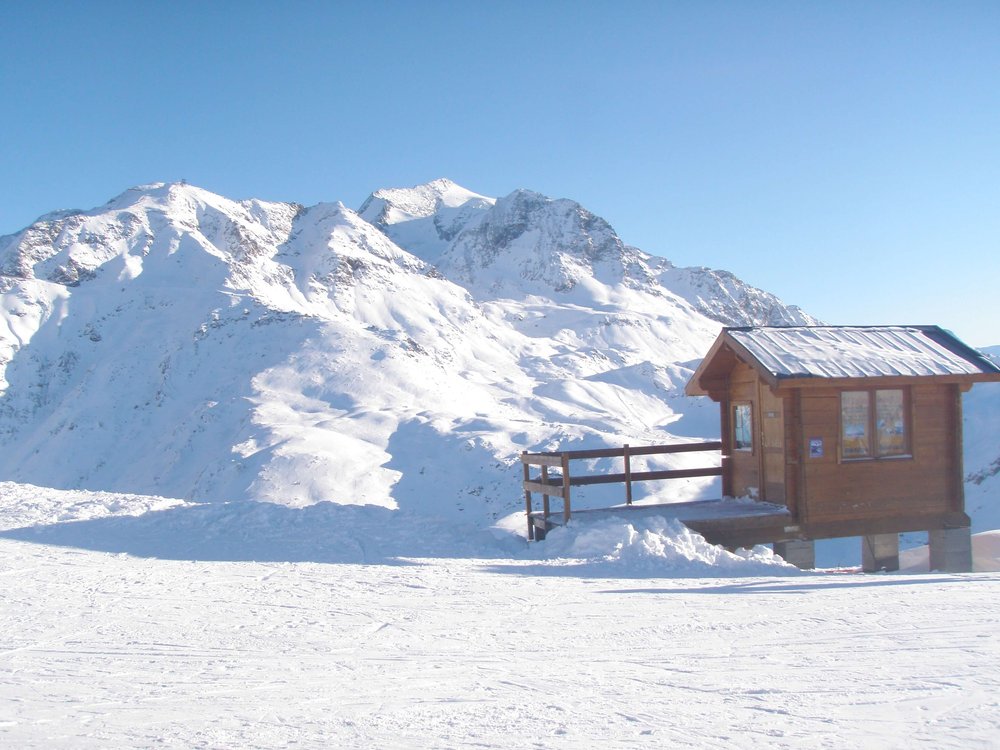 ski-patrol-hut-les-arc.JPG