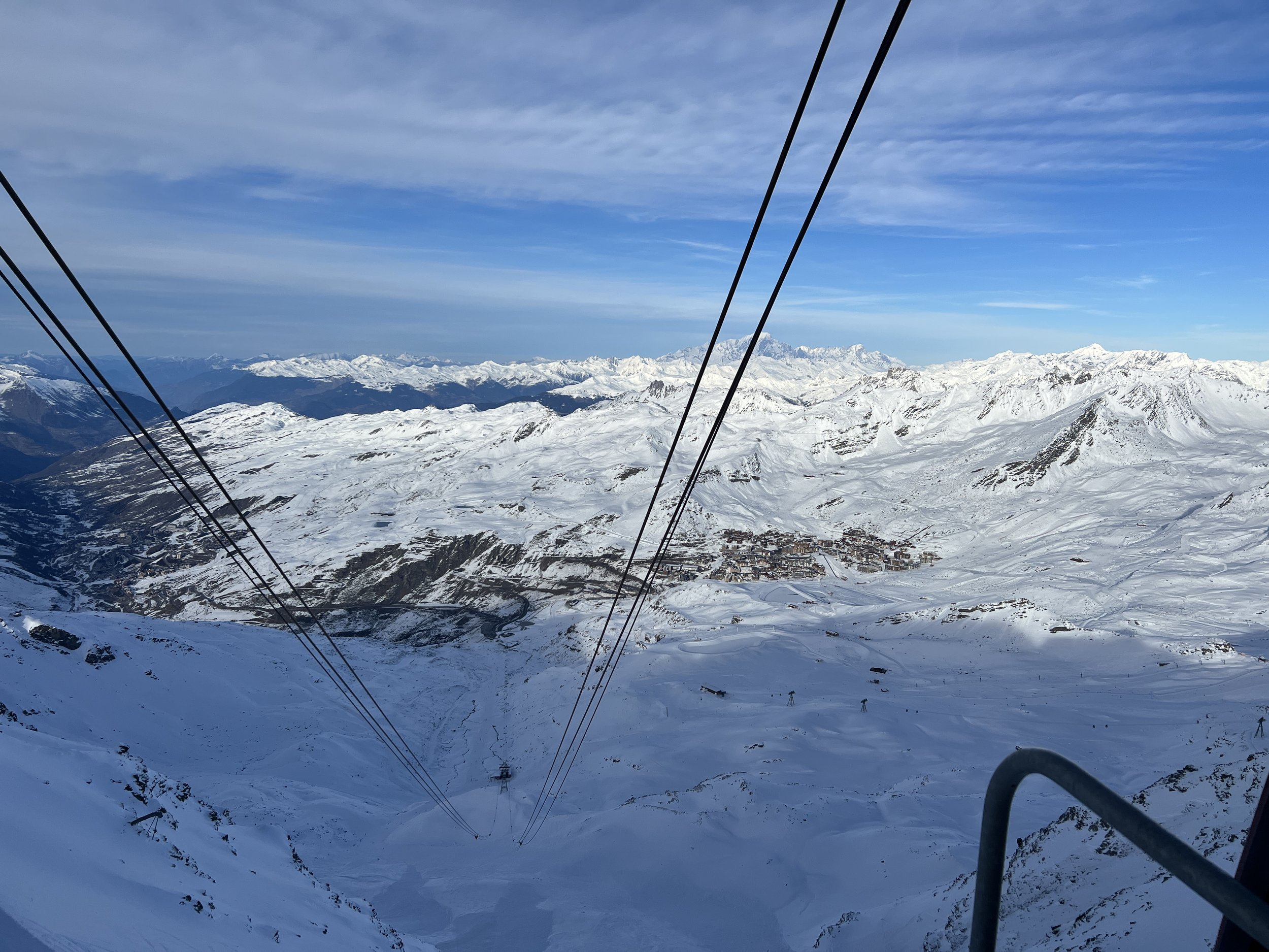 view-from-the-lift-val-thorens.JPG