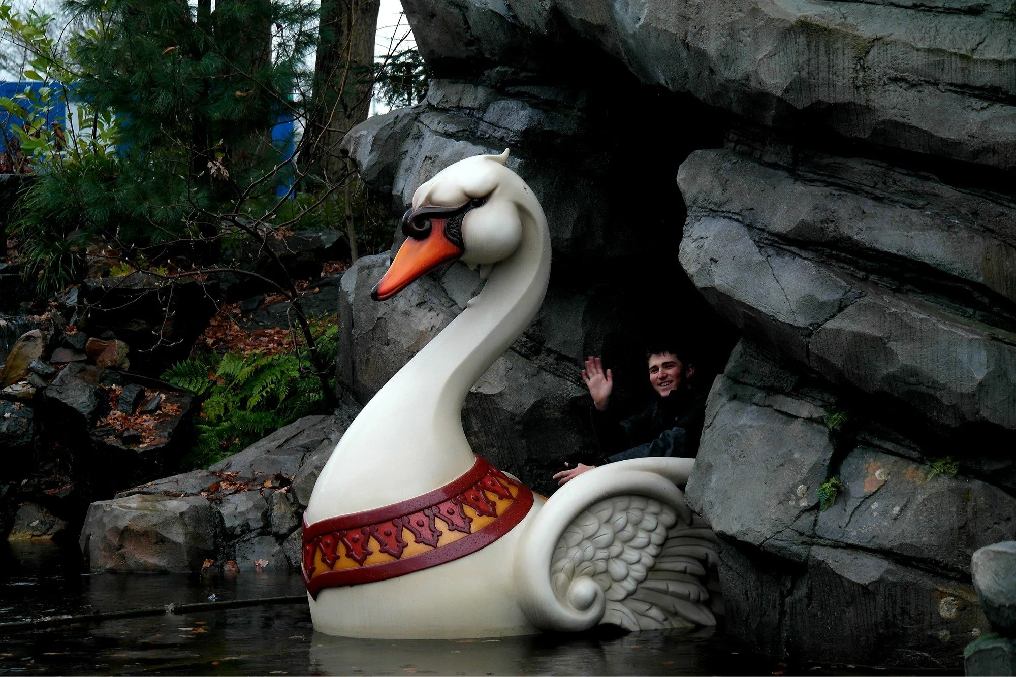 winter-efteling-netherlands-fairytale-forest-swan.JPG