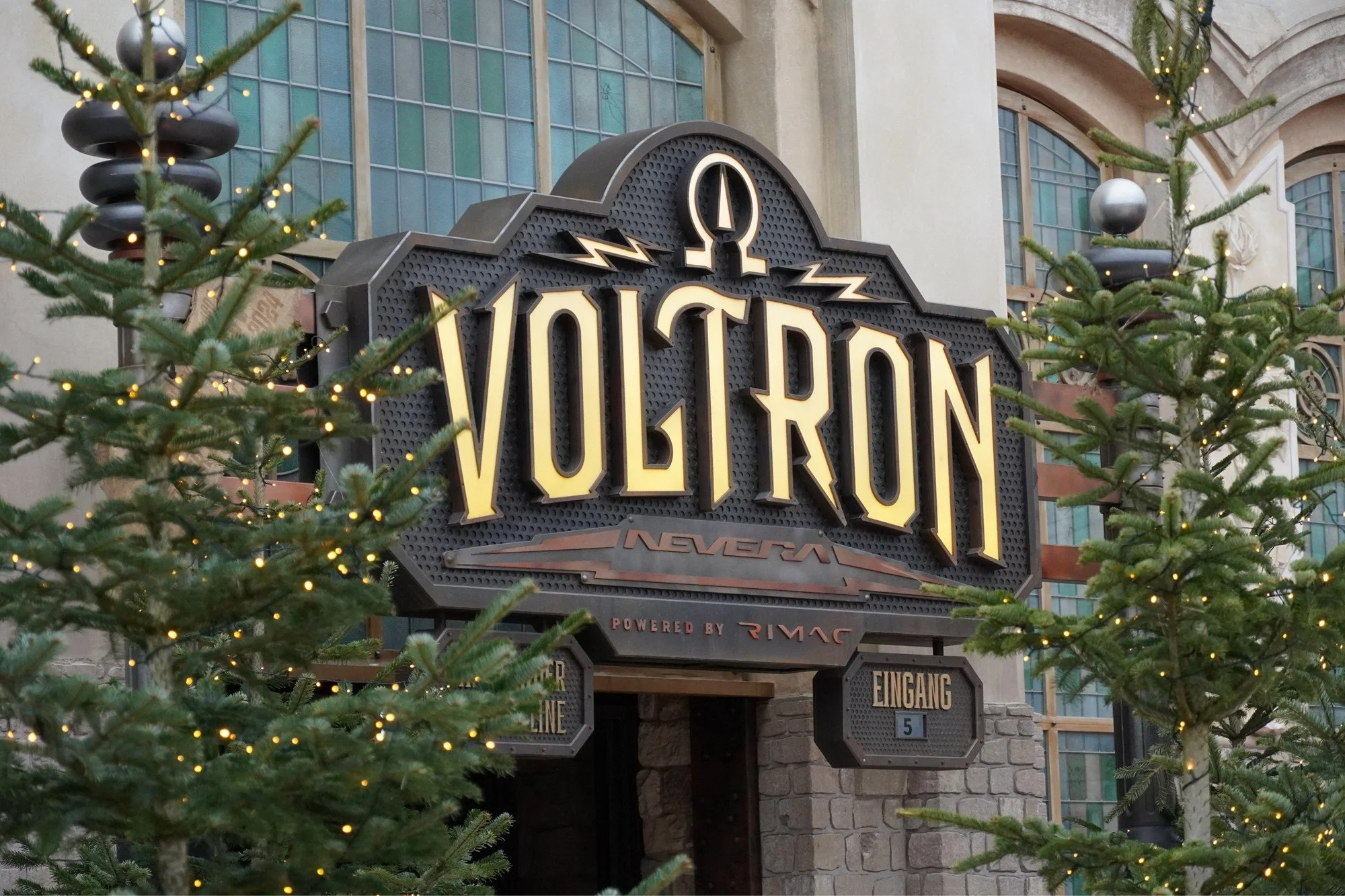 winter-europa-park-voltron-mack-rides-roller-coaster-d.JPG