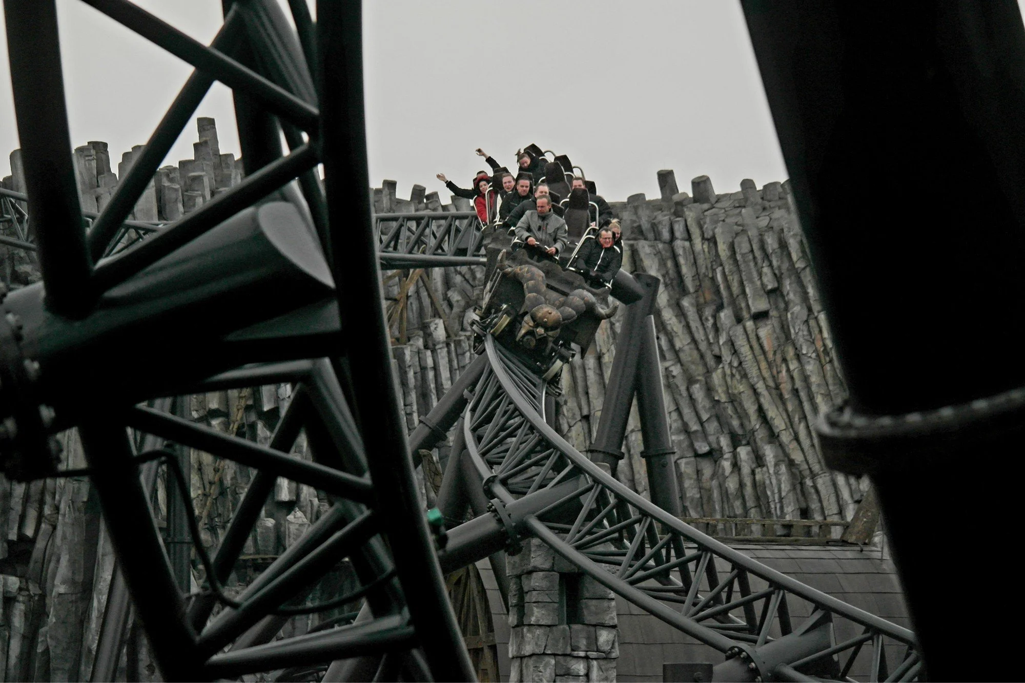 Wintertraum-phantasialand-taron-intamin-roller-coaster-c.JPG
