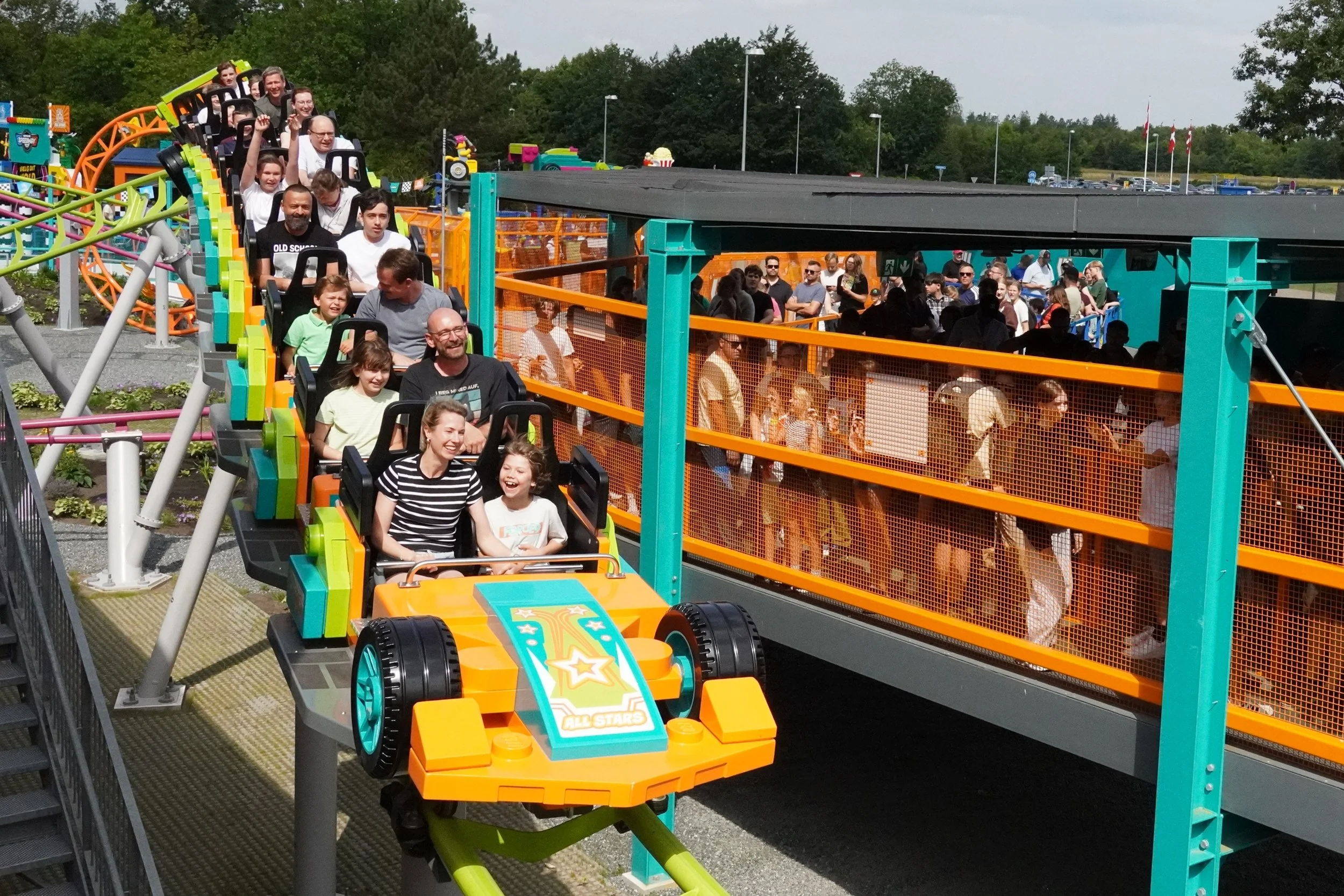 minifigure-speedway-zierer-family-roller-coaster-legoland-billund-denmark-e.JPG