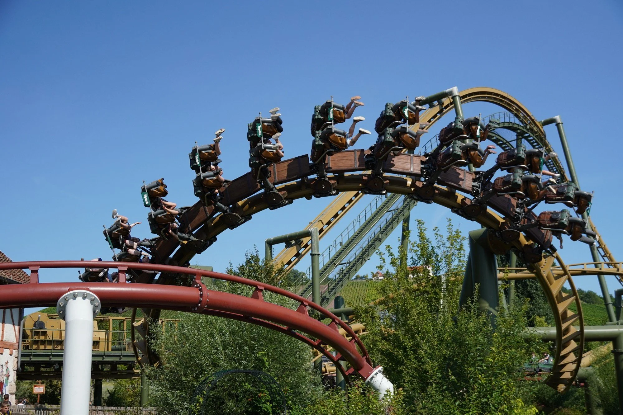 tripsdrill-germany-hals-uber-kopf-vekoma-inverted-roller-coaster-e.JPG