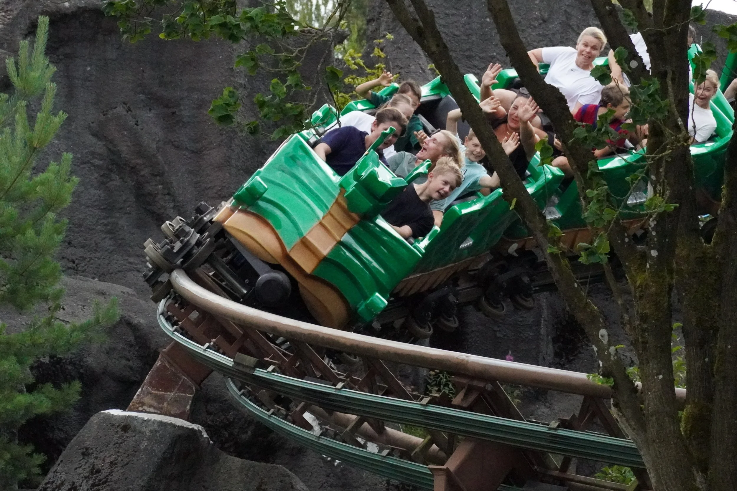 dragen-mack-rides-powered-roller-coaster-legoland-billund-denmark-b.JPG