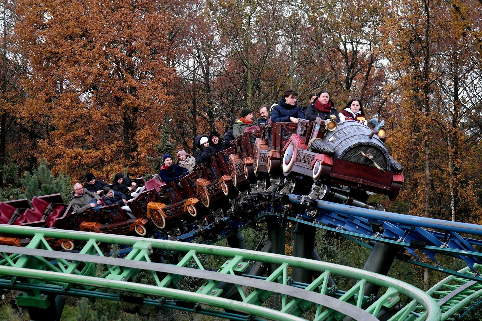 winter-efteling-netherlands-max-moritz-roller-coaster.JPG