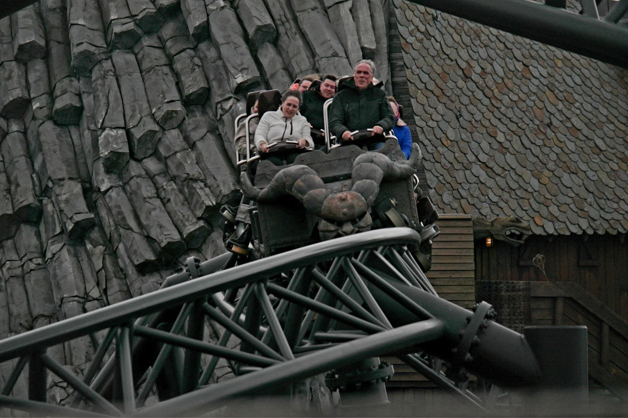 Wintertraum-phantasialand-taron-intamin-roller-coaster-e.JPG