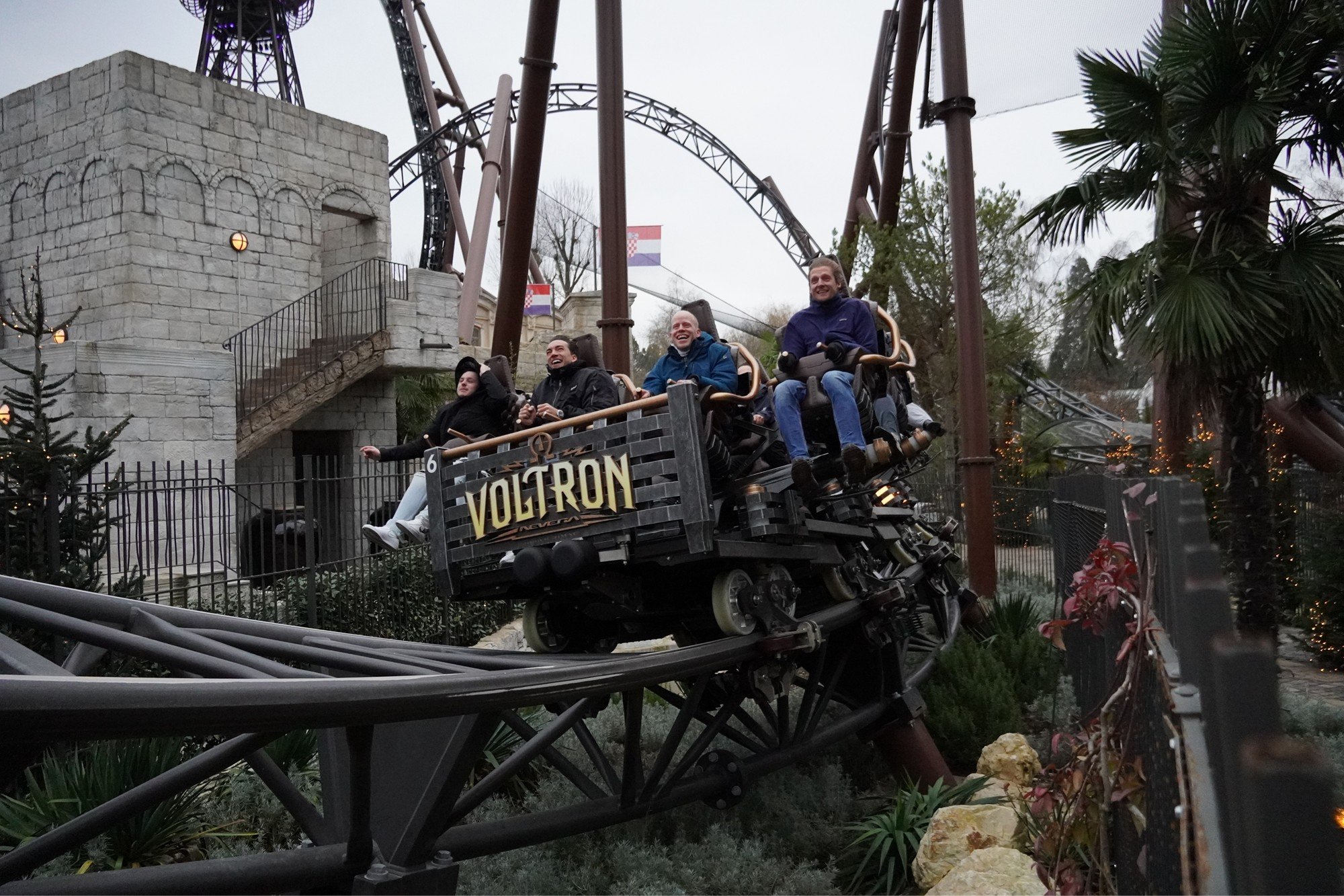 winter-europa-park-voltron-mack-rides-roller-coaster-g.JPG