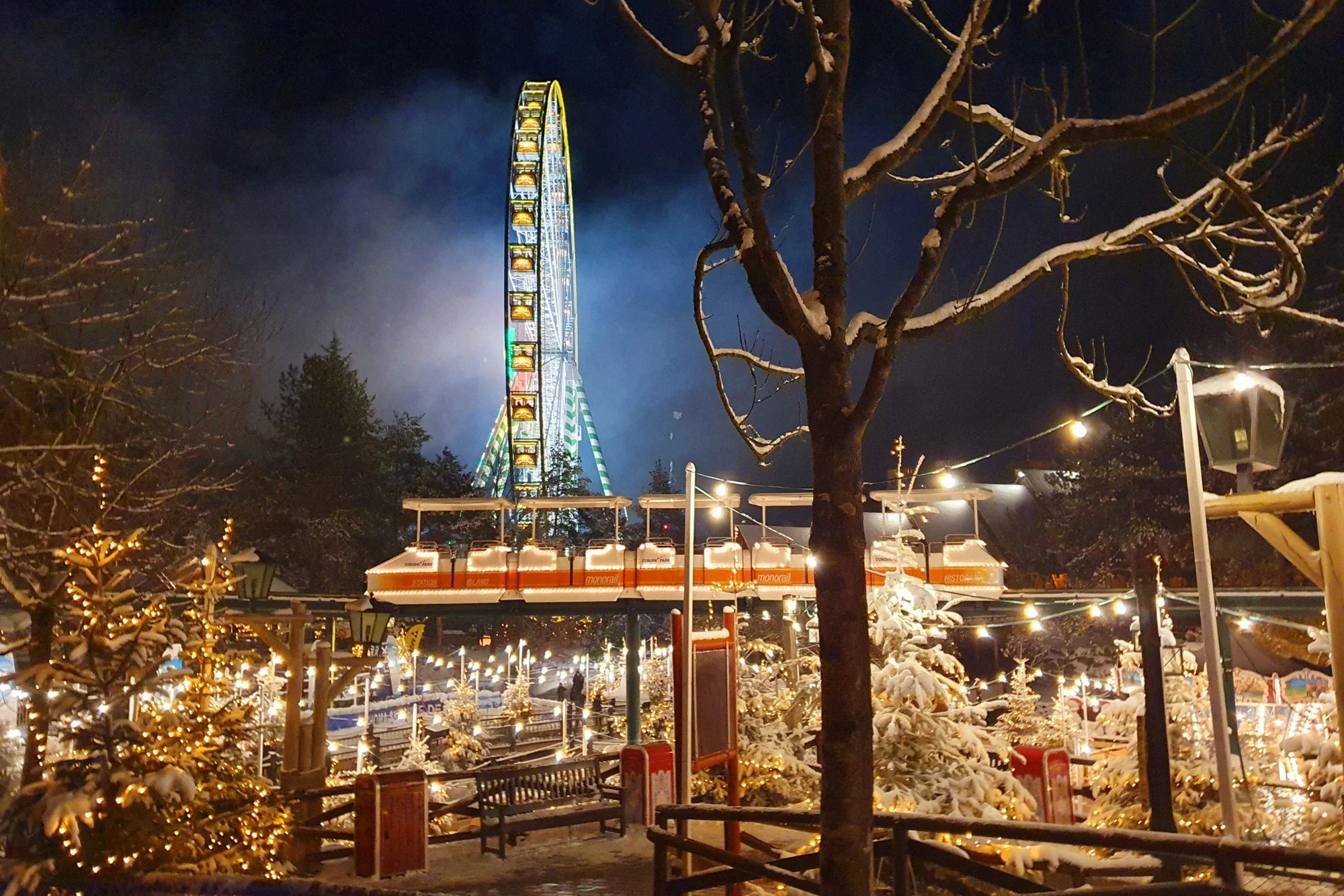 winter-europa-park-ferris-wheel-monorail.JPG