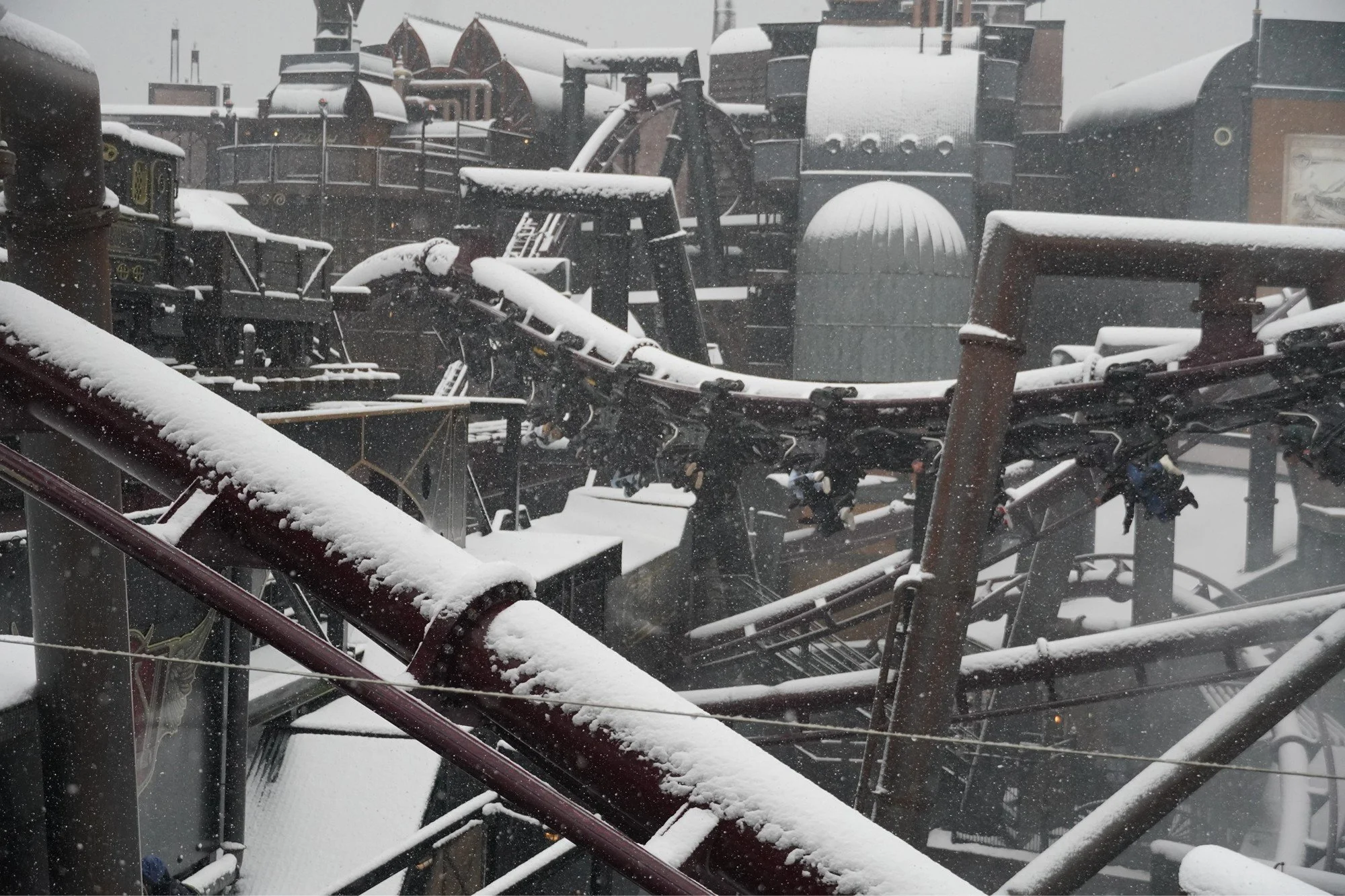 Wintertraum-phantasialand-rookburgh-fly-vekoma-flying-coaster-snow-p.JPG