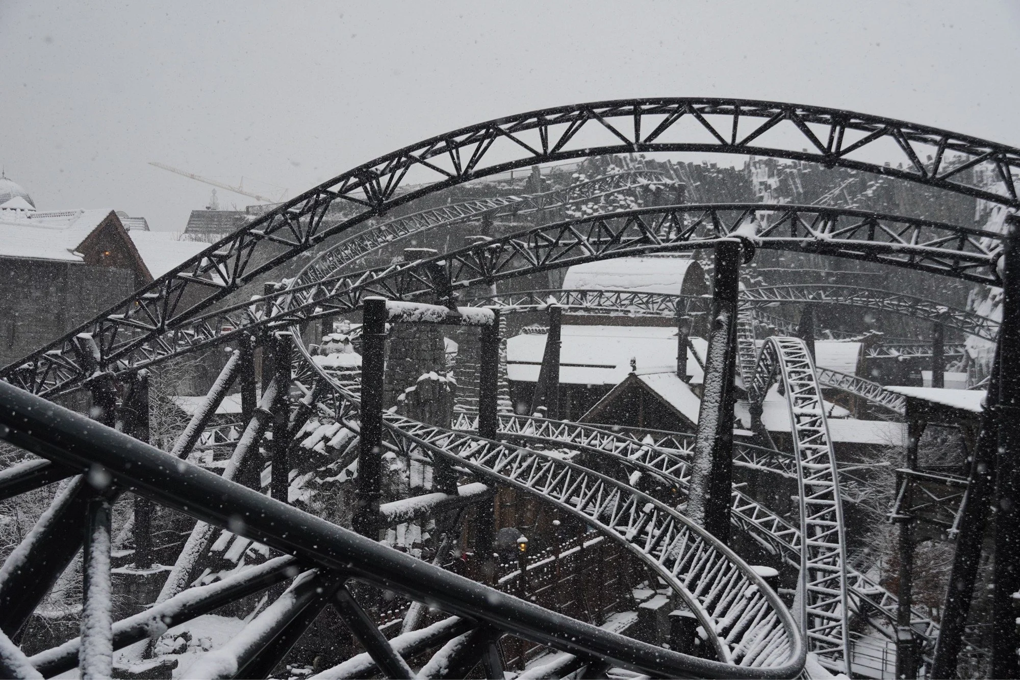 Wintertraum-phantasialand-taron-intamin-roller-coaster-k-snow.JPG