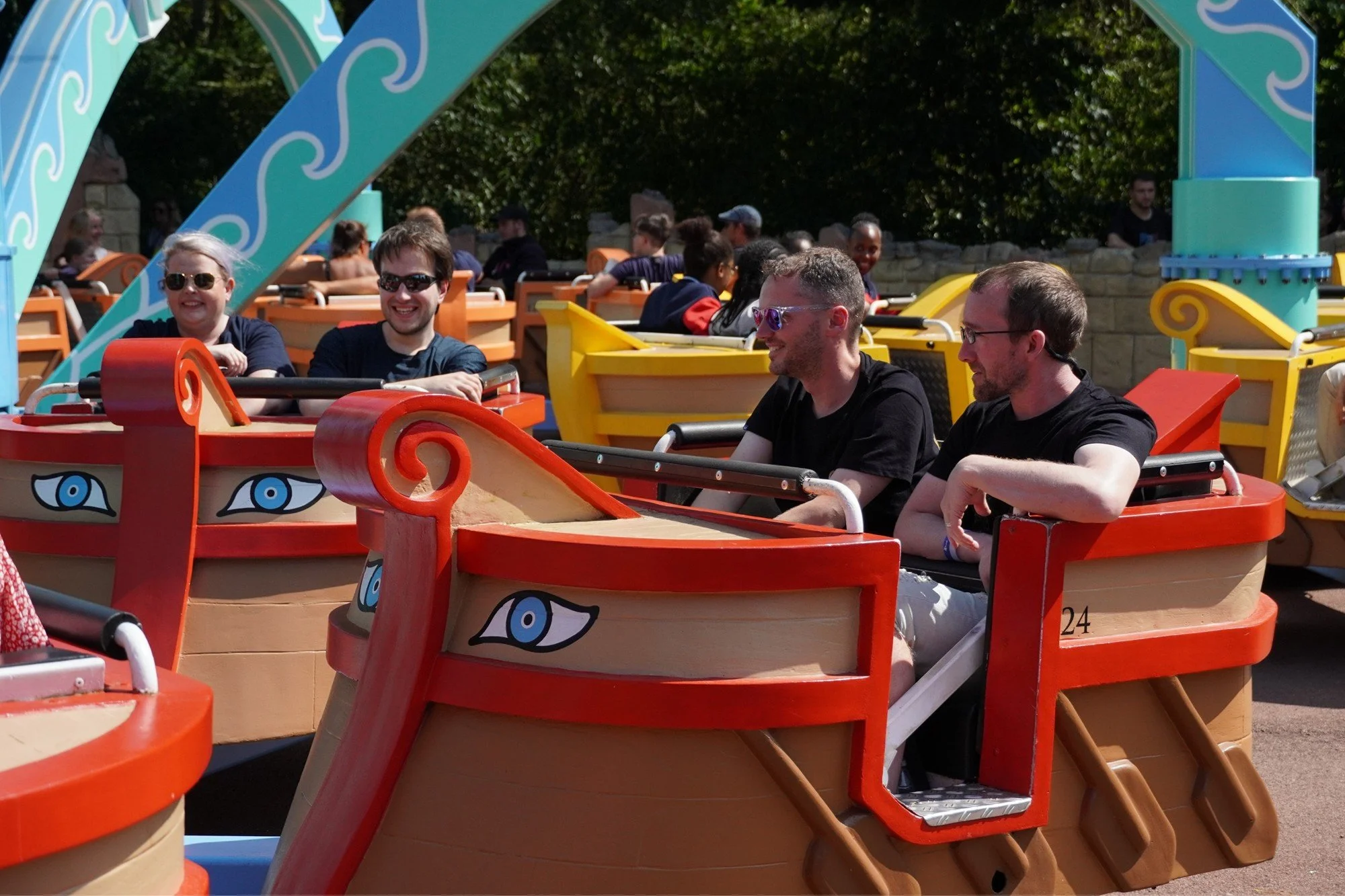 parc-asterix-france-paris-spinning-flat-ride-theme-park.JPG