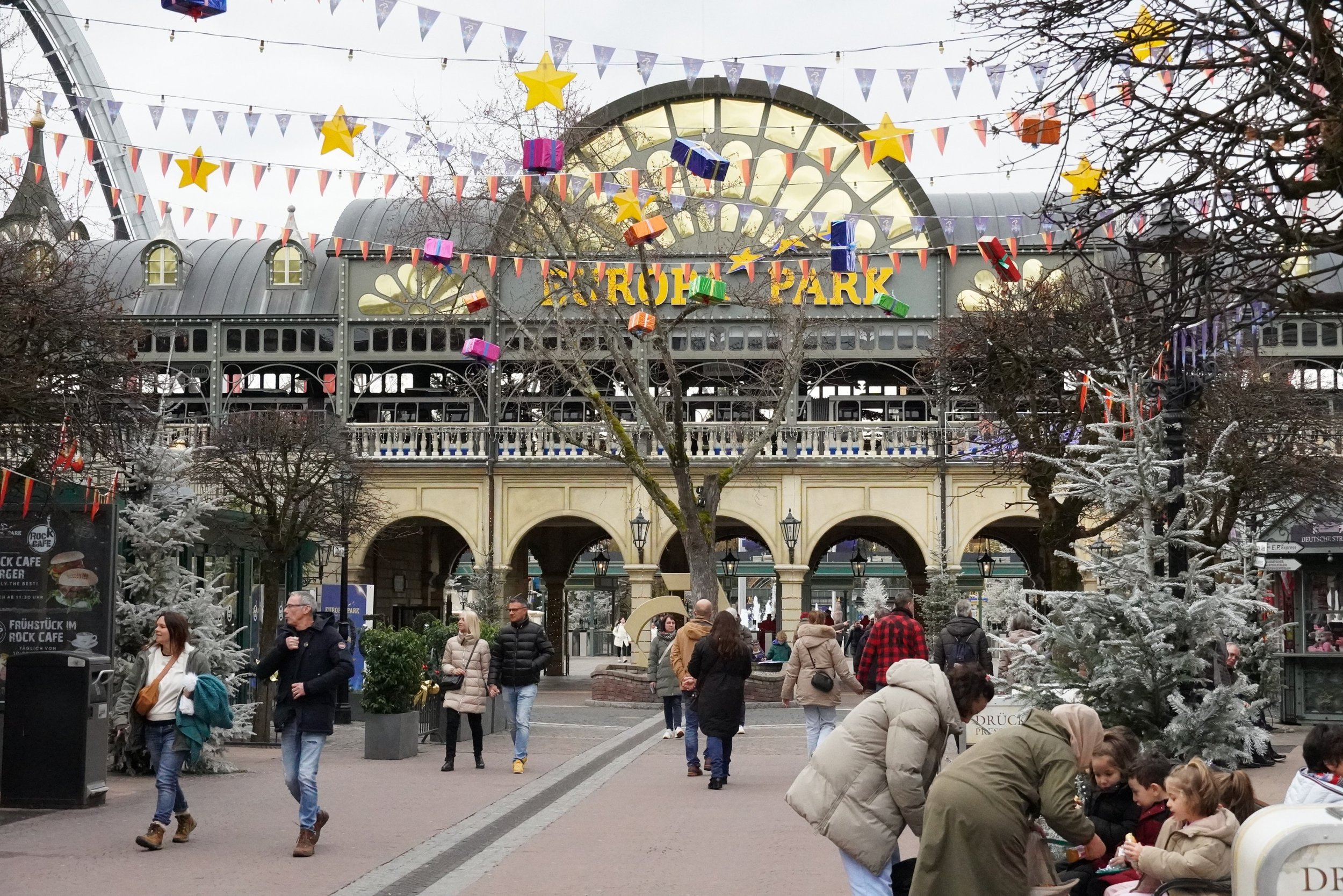 winter-europa-park-germany-entrance-a.JPG