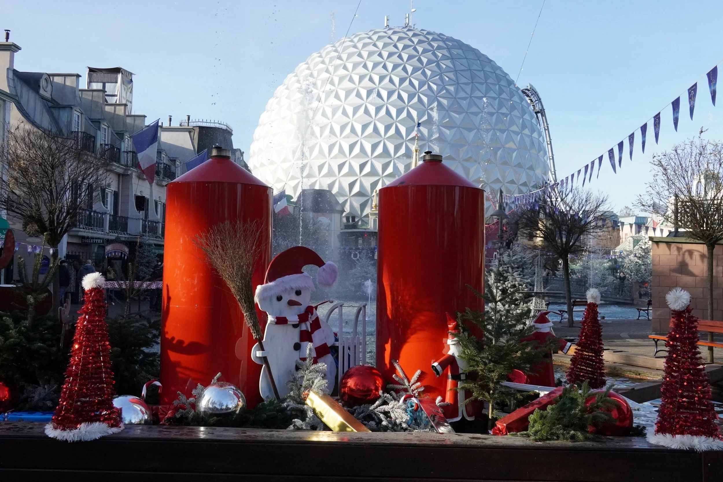 winter-europa-park-france-ball-christmas.JPG