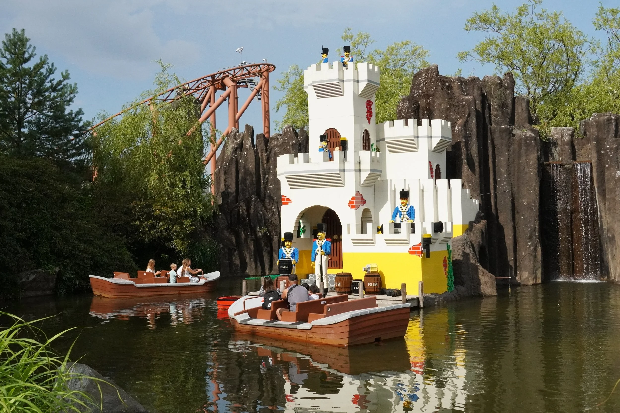 legoland-billund-denmark-theme-park-characters-lego-pirates-boat-ride.JPG